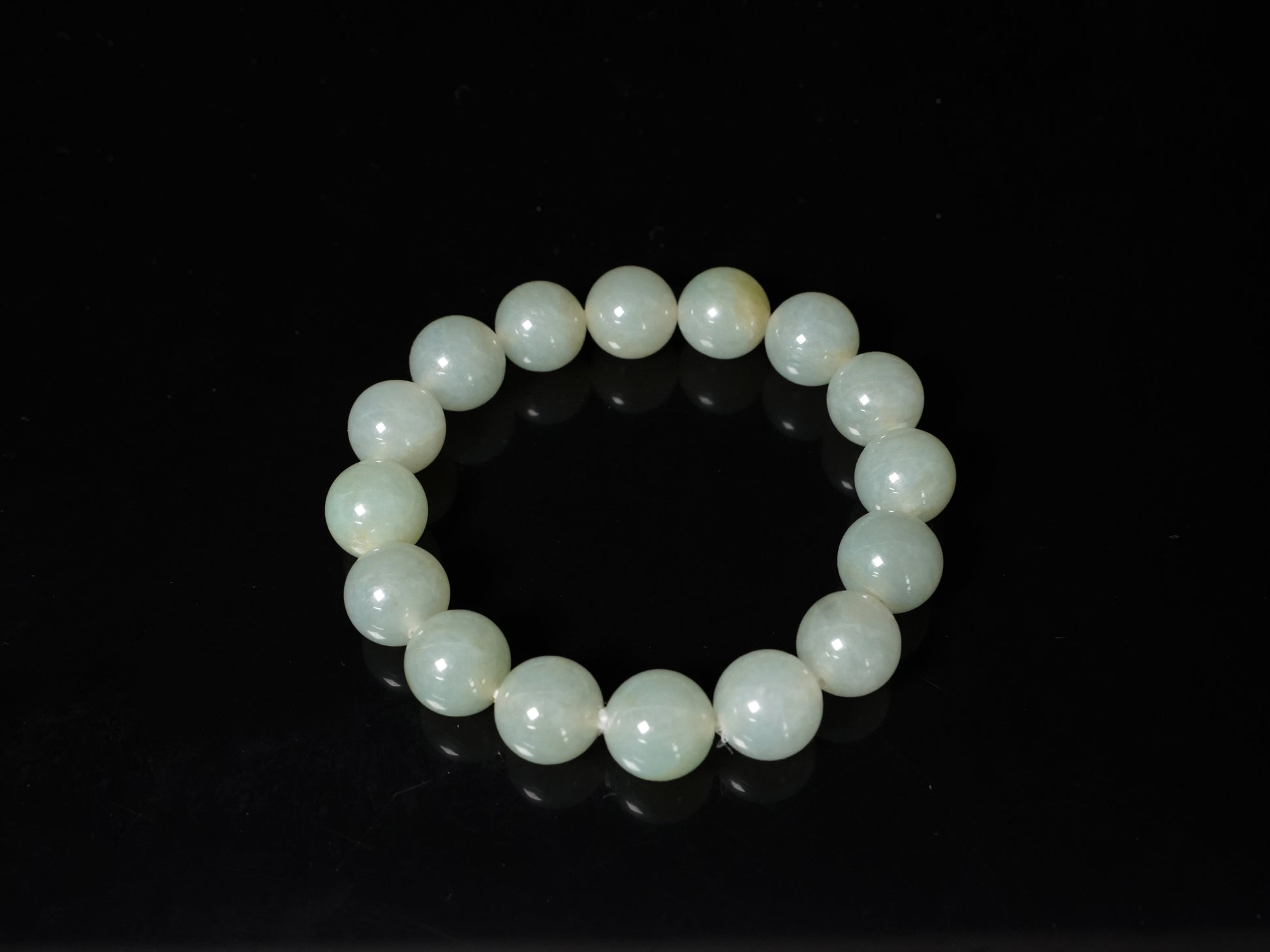 A warm icy green jadeite beads bracelet.