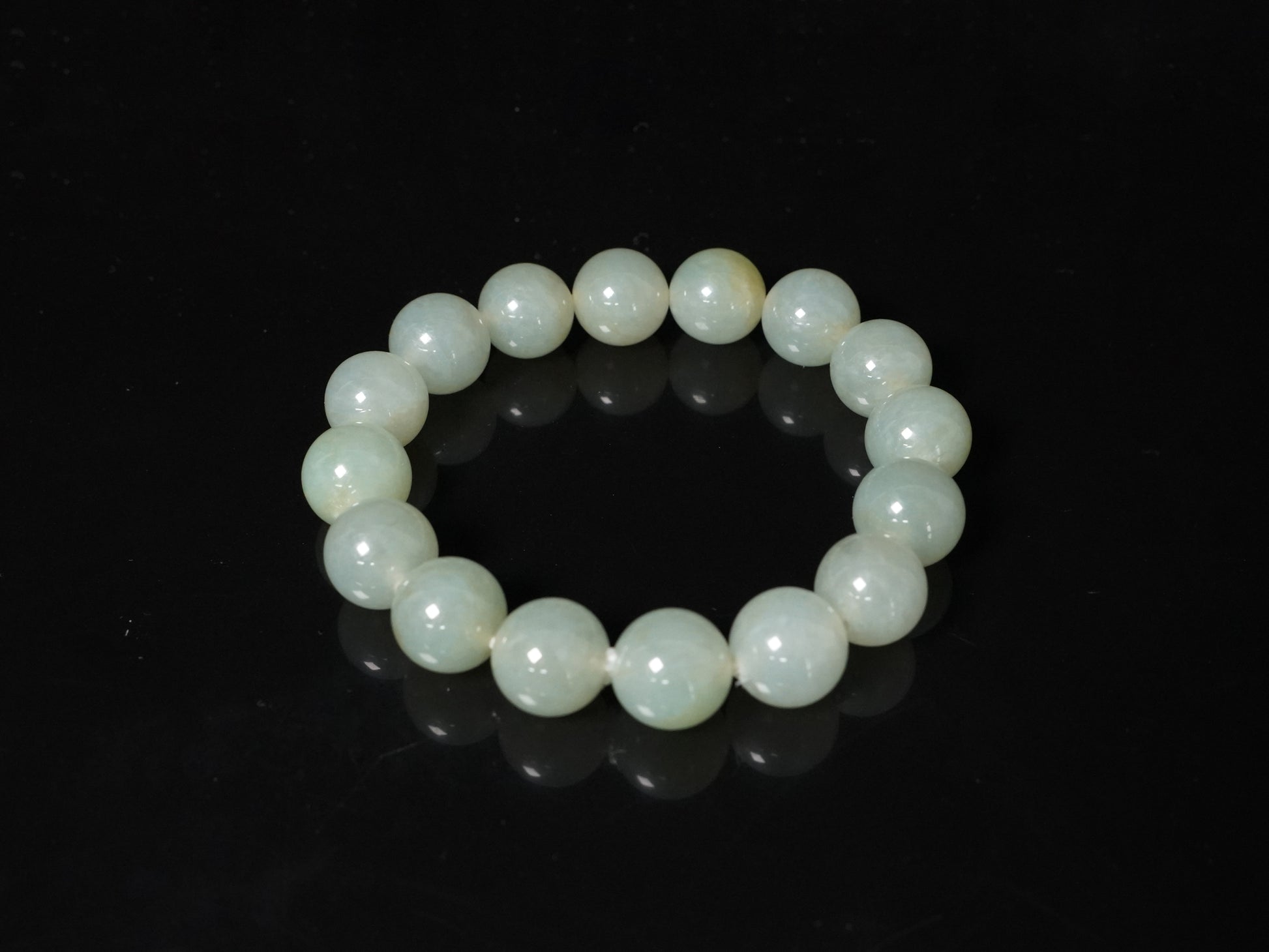 A warm icy green jadeite beads bracelet.