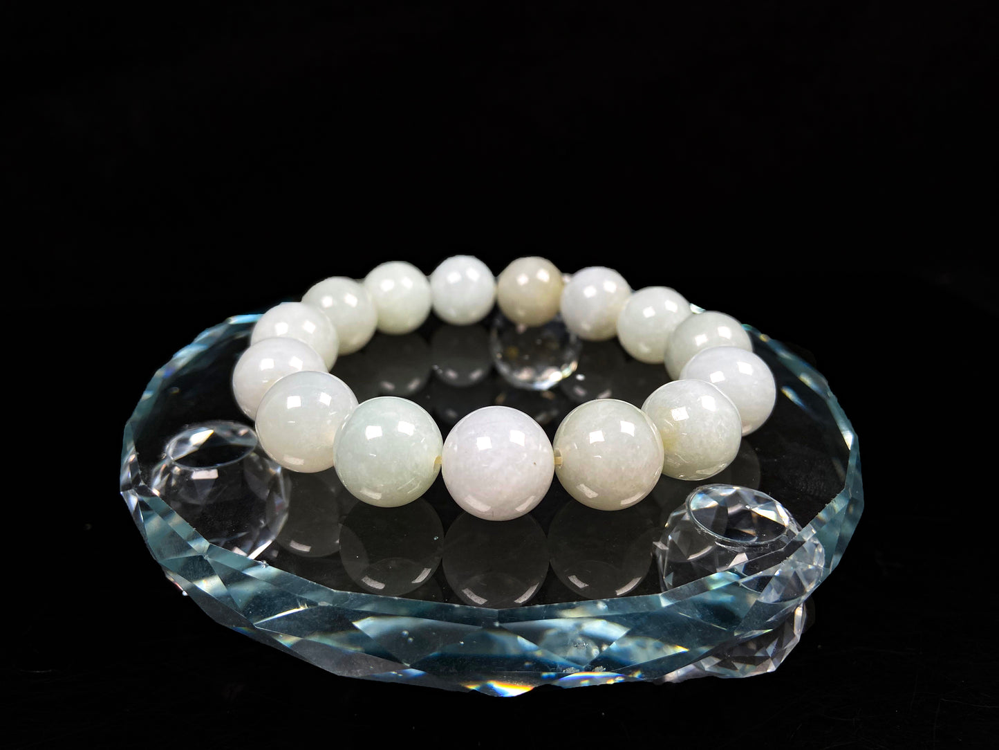 A creamy white soft green mix jadeite beads bracelet.