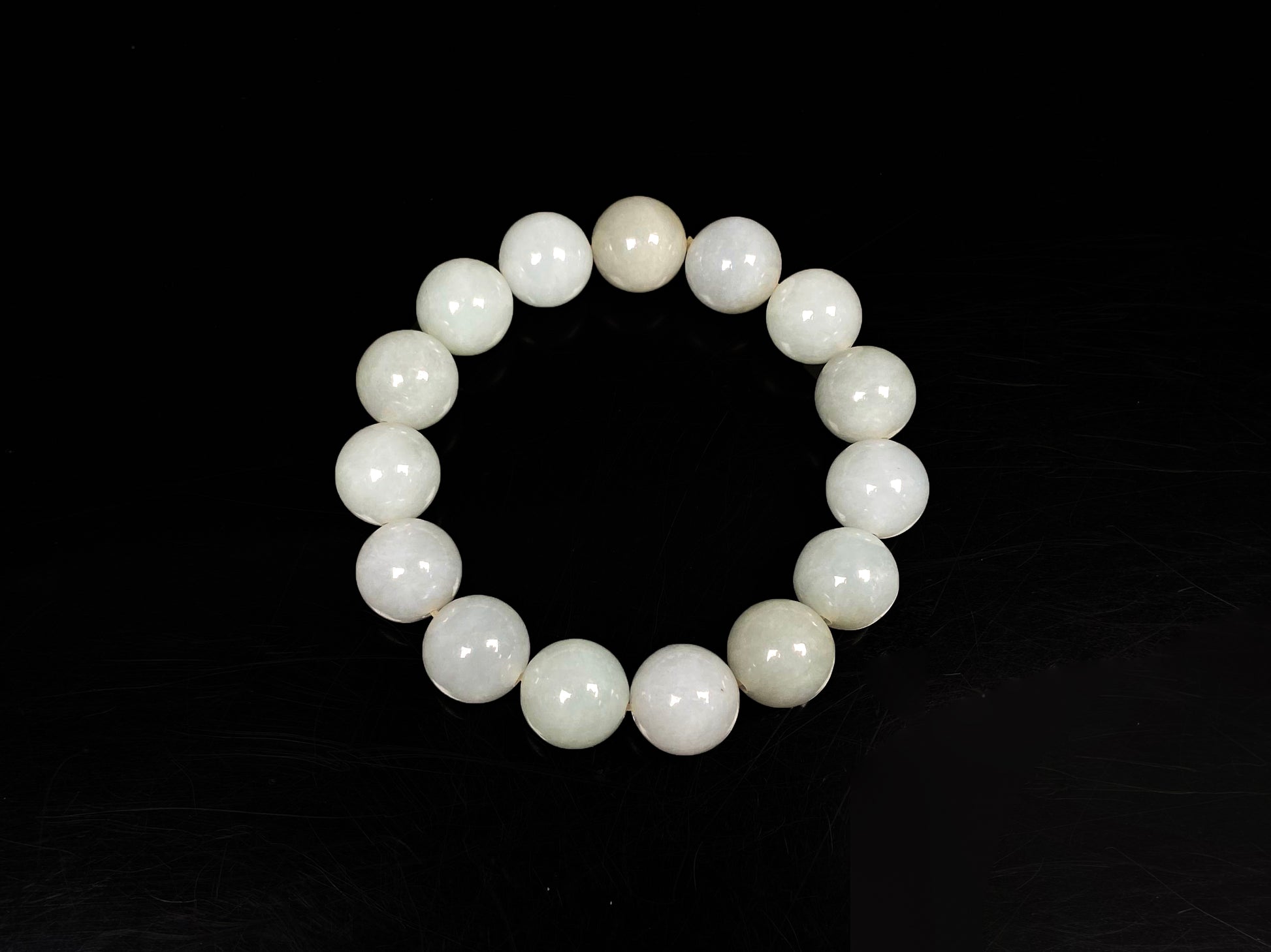 A creamy white soft green mix jadeite beads bracelet.