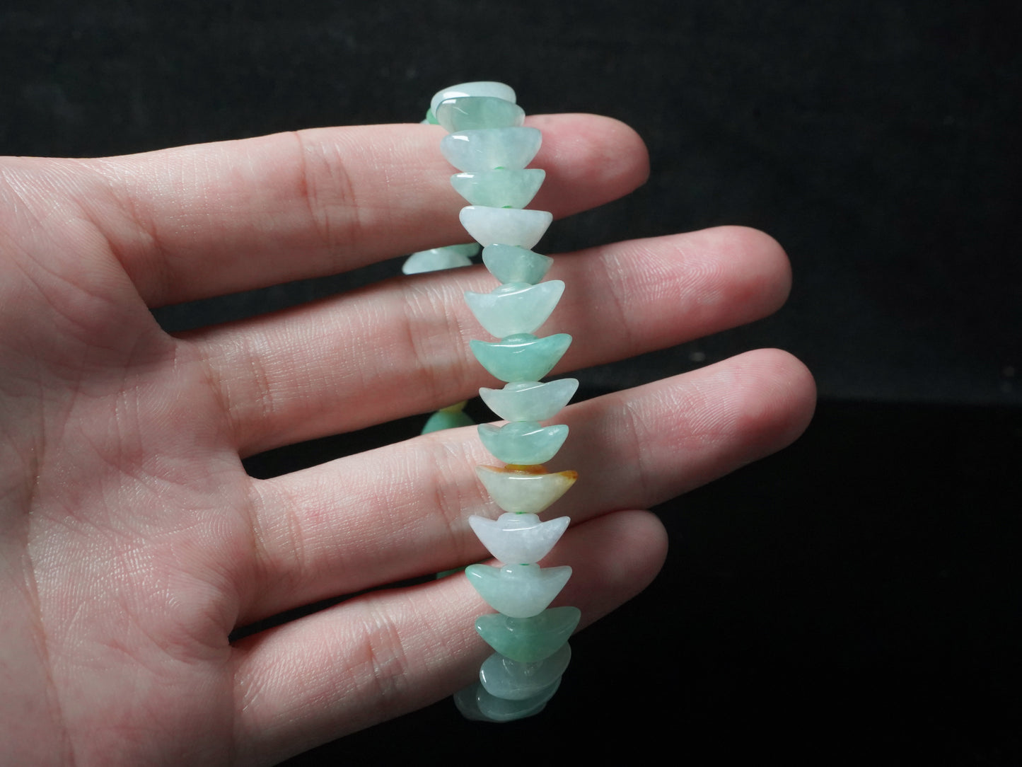 A multi-color Yuanbao-shaped jadeite beads bracelet.
