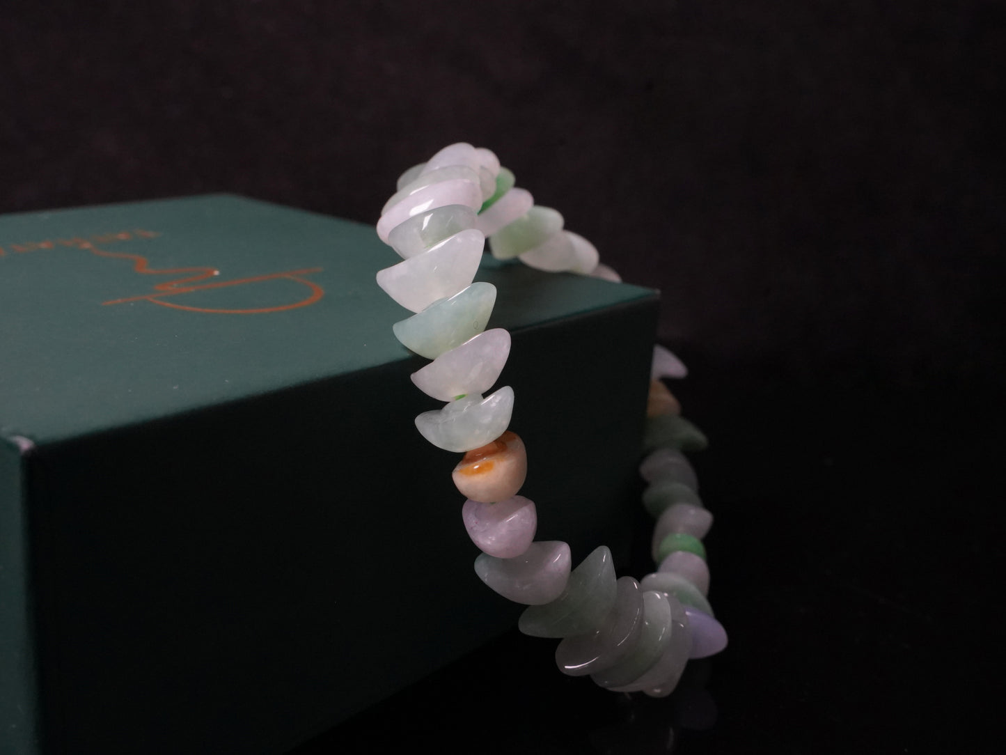 A multi-color Yuanbao-shaped jadeite beads bracelet.