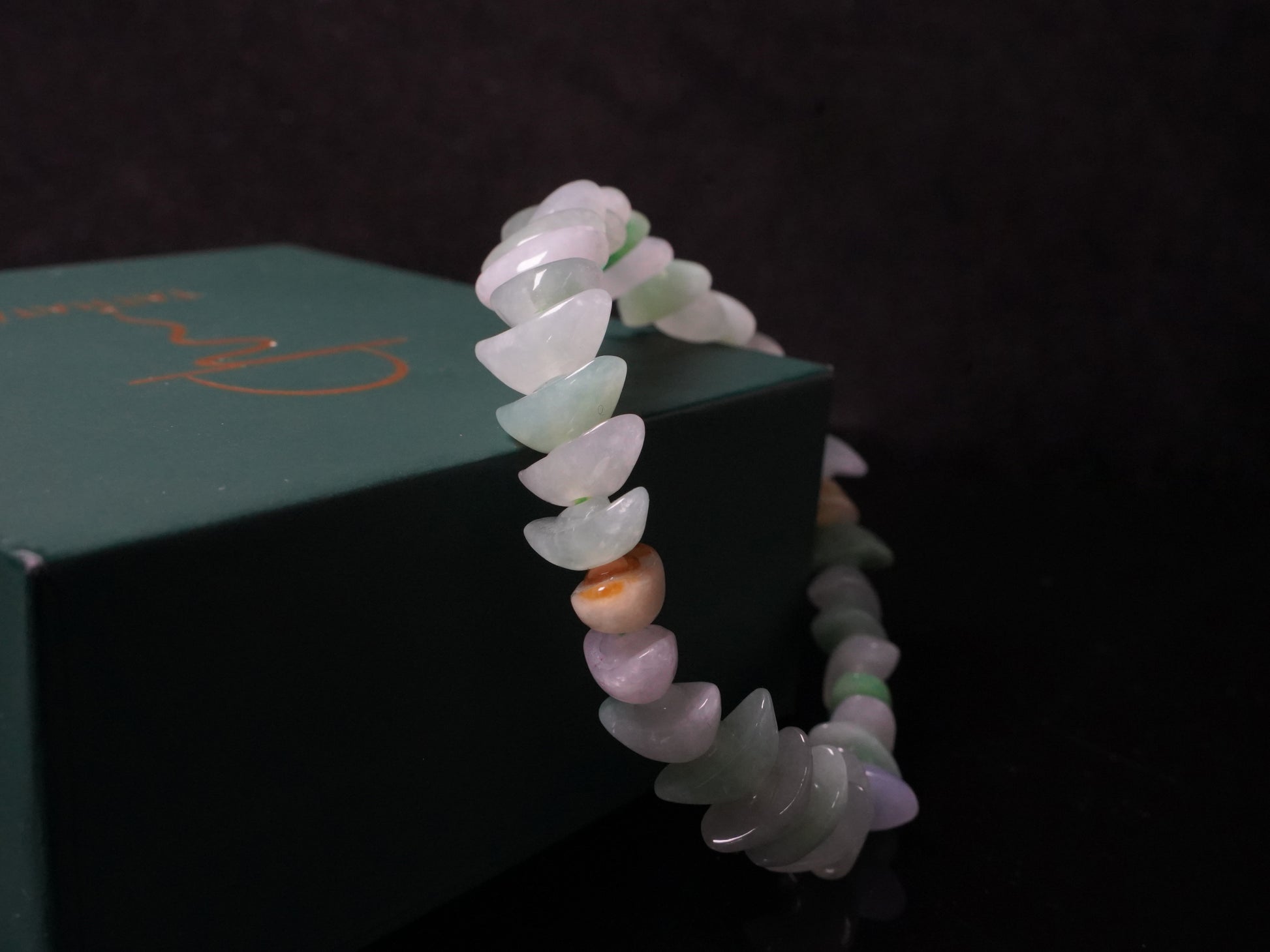 A multi-color Yuanbao-shaped jadeite beads bracelet.