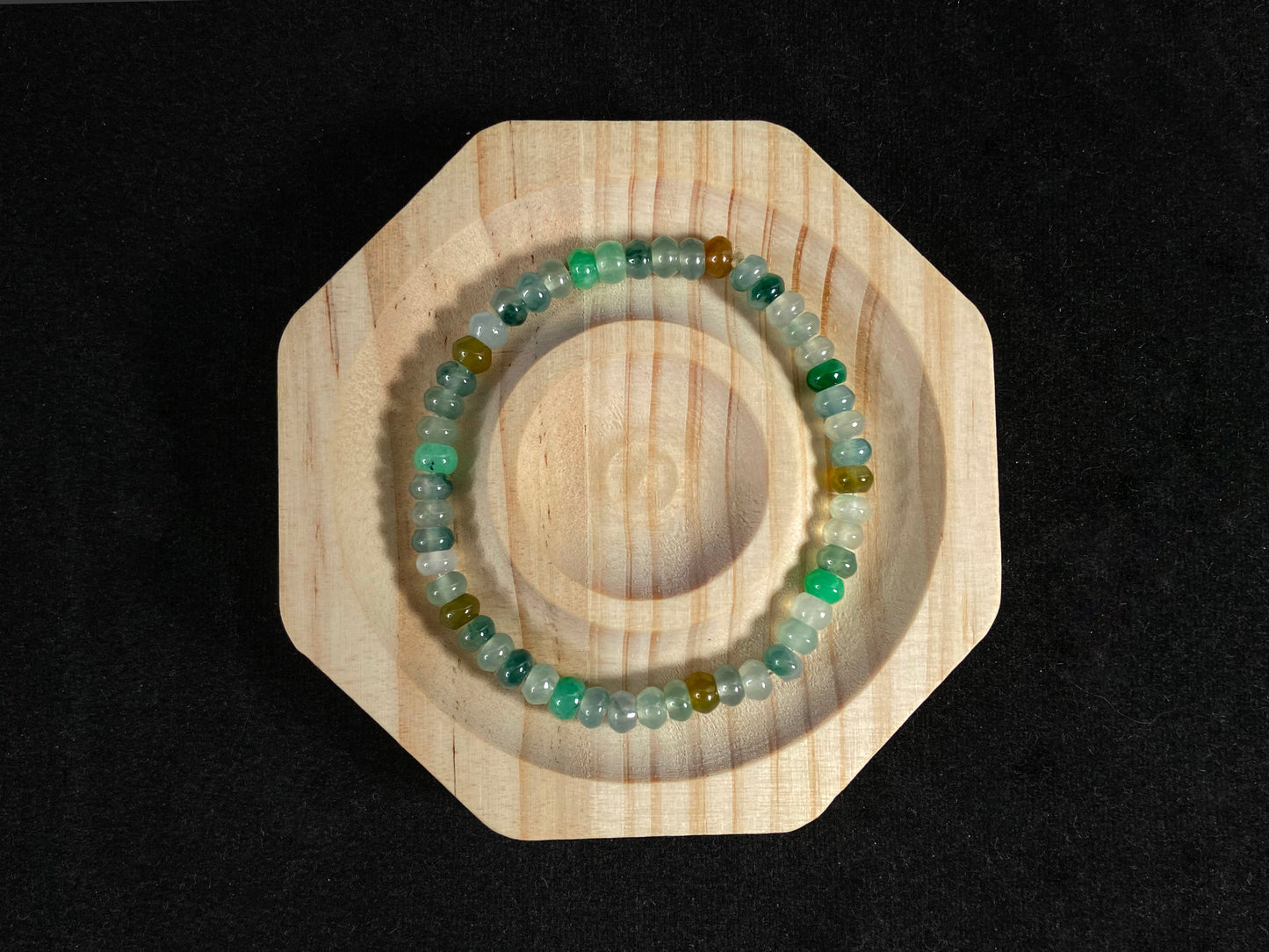 This jadeite bead strand features all transparent beads, including green 
,brown and Icy hues.