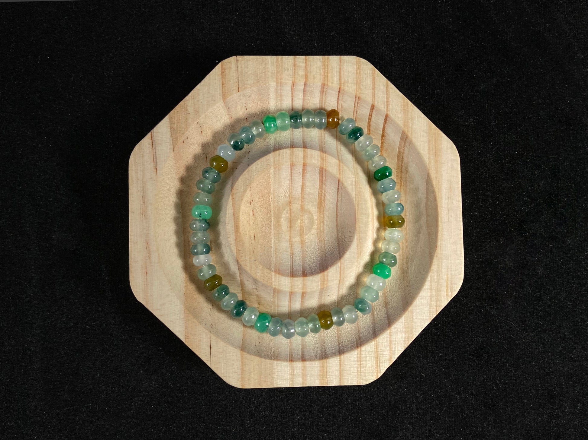 This jadeite bead strand features all transparent beads, including green 
,brown and Icy hues.