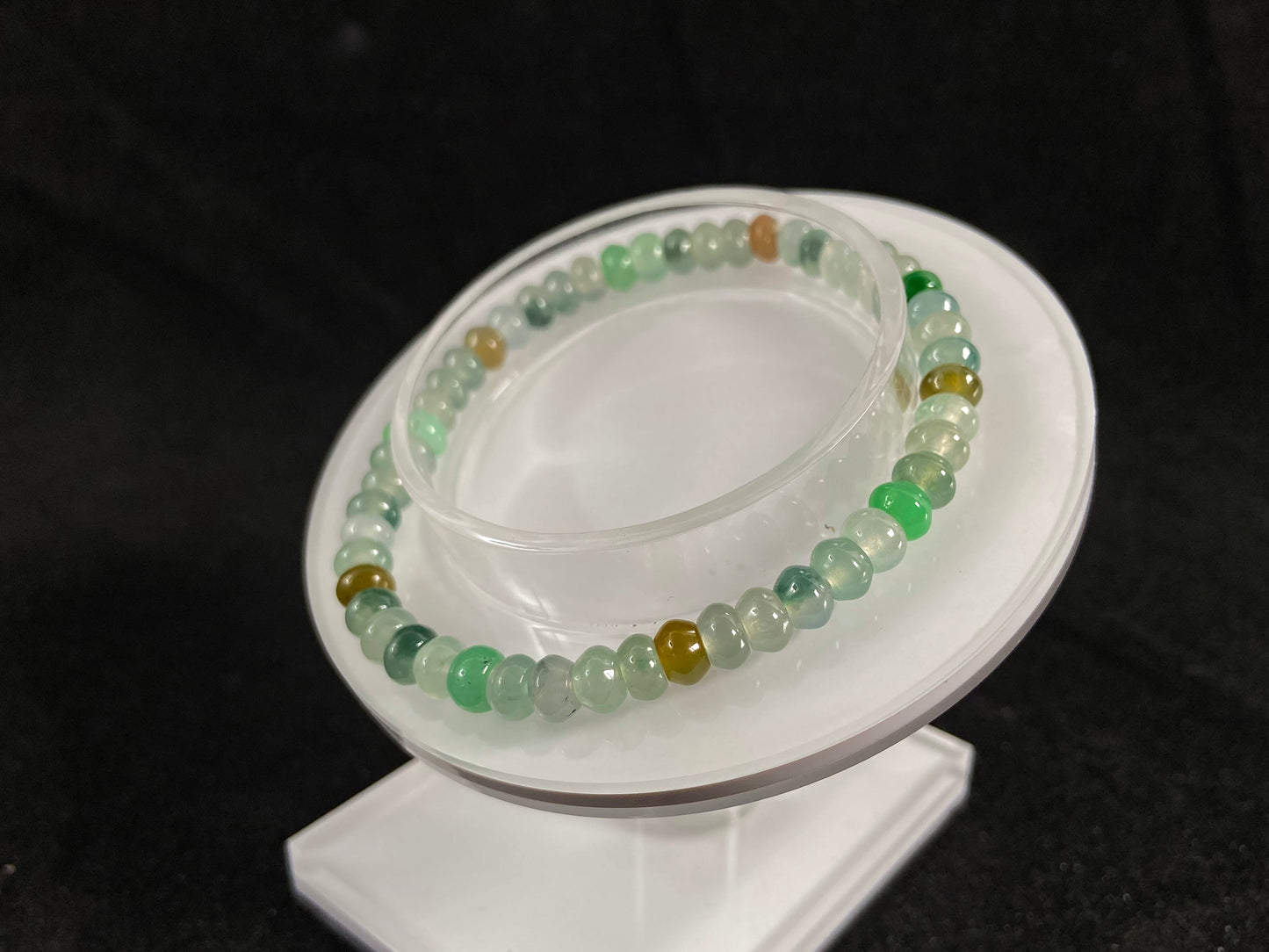 This jadeite bead strand features all transparent beads, including green 
,brown and Icy hues.