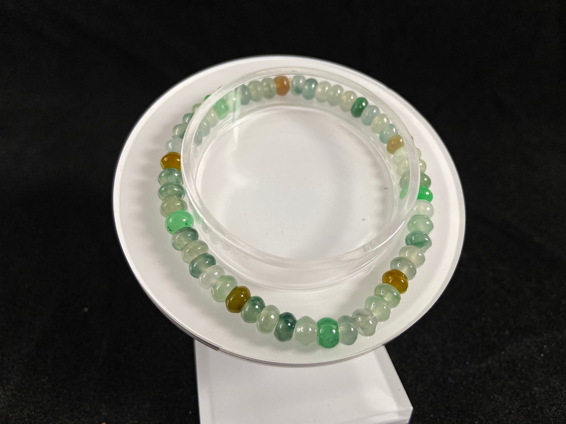 This jadeite bead strand features all transparent beads, including green 
,brown and Icy hues.