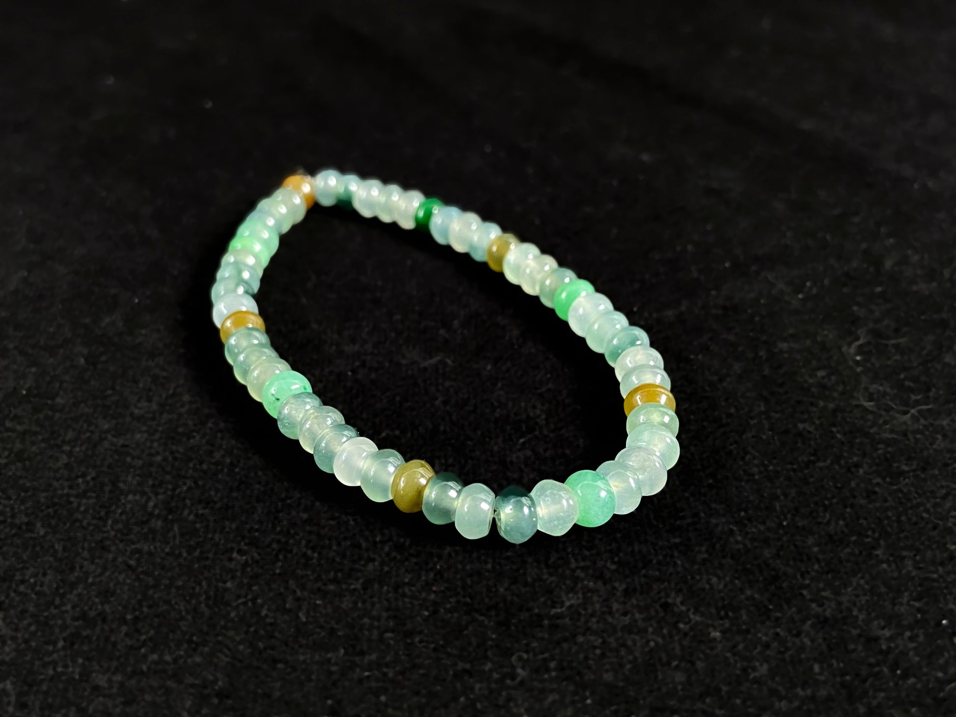 This jadeite bead strand features all transparent beads, including green 
,brown and Icy hues.