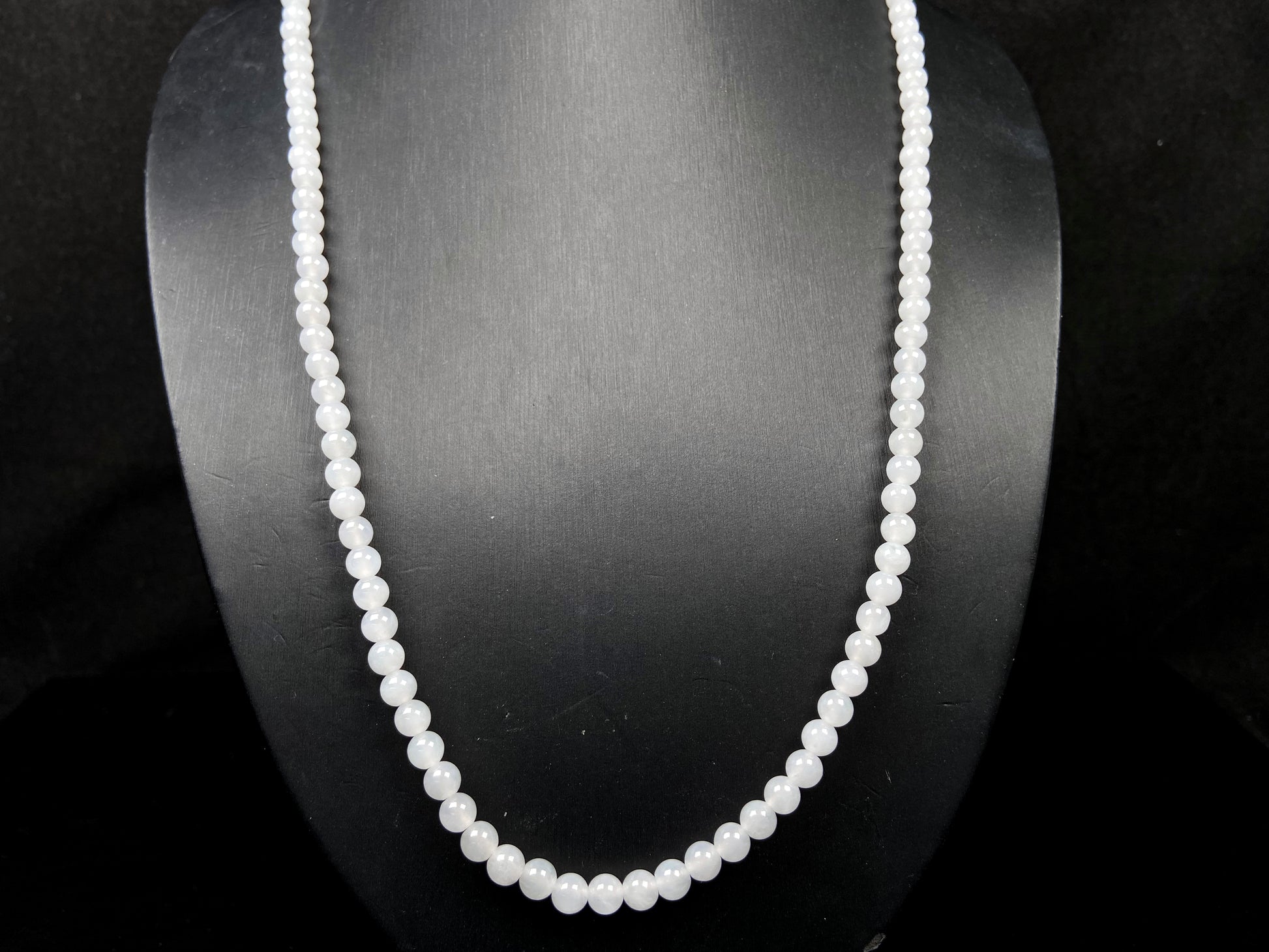 A milky moonbeam jadeite beads necklace.