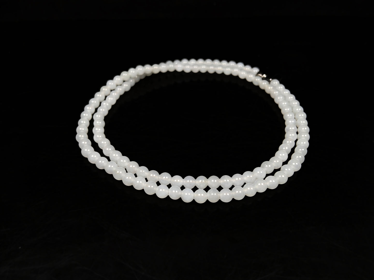 A milky moonbeam jadeite beads necklace.
