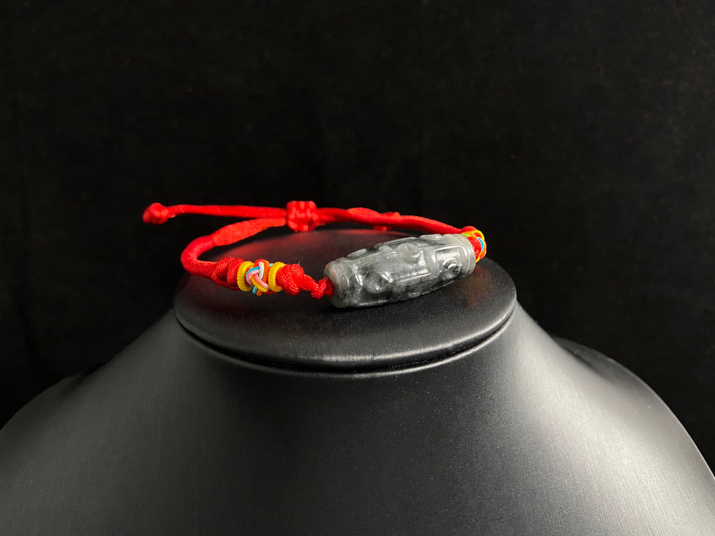 This elegant necklace features a strand of imperial green jade beads with vibrant color and exquisite craftsmanship.