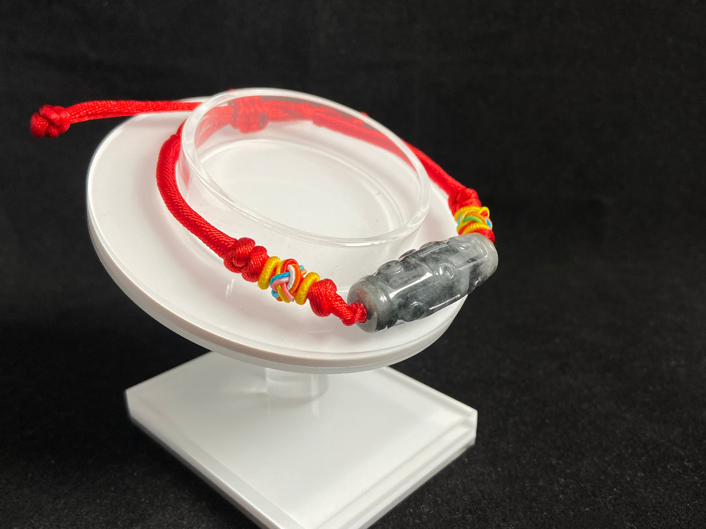 This elegant necklace features a strand of imperial green jade beads with vibrant color and exquisite craftsmanship.