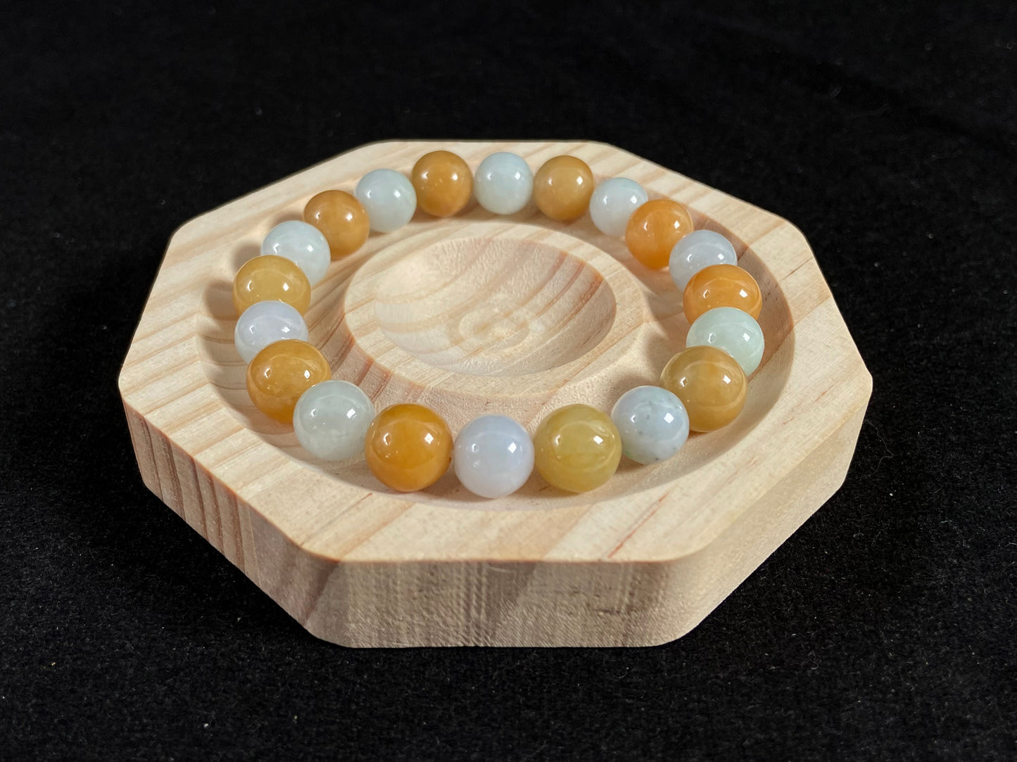 A jade bead strand with alternating creamy white and yellow/tan beads.