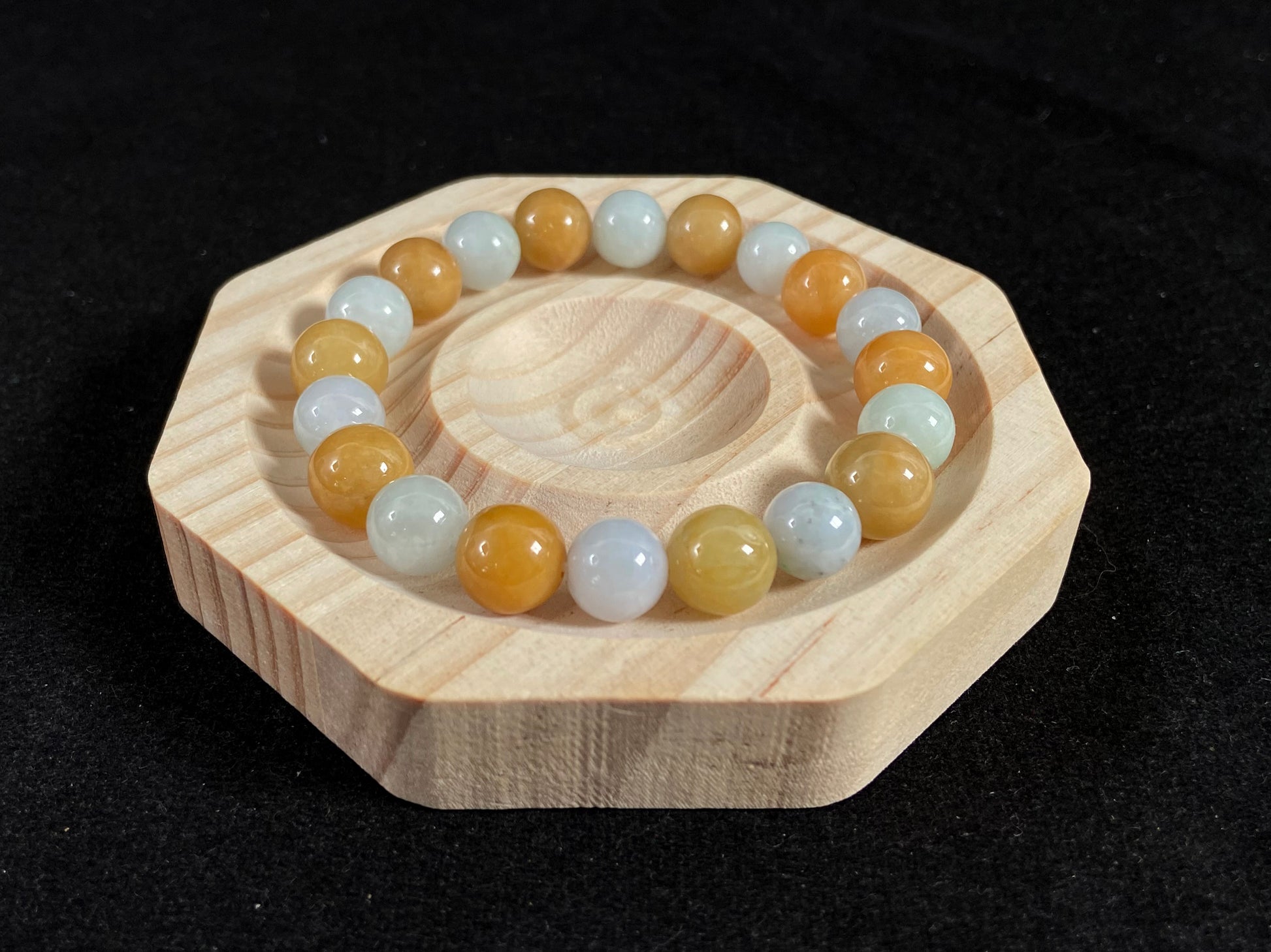 A jade bead strand with alternating creamy white and yellow/tan beads.