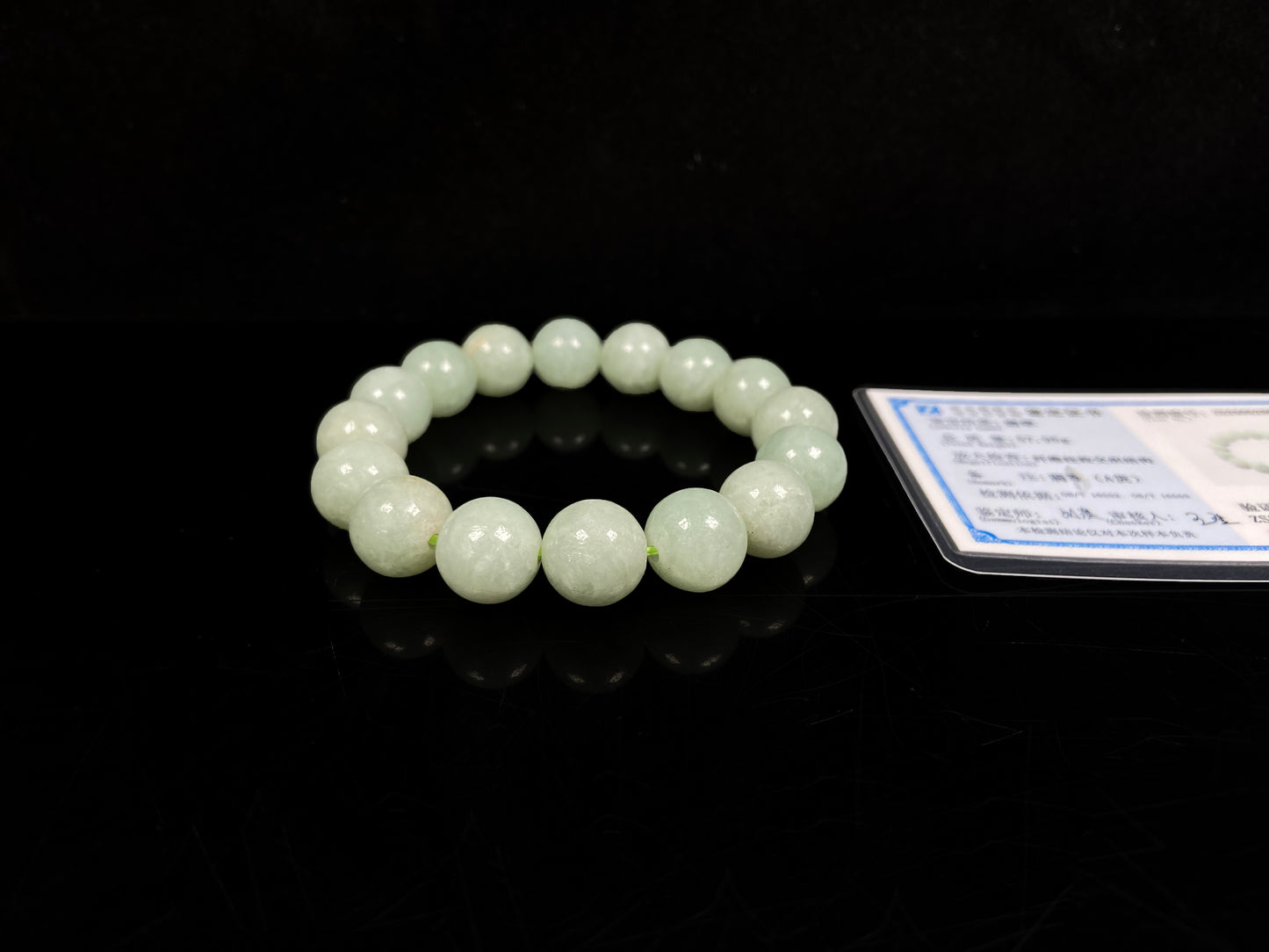 A apple green jade strand jadeite beads bracelet.