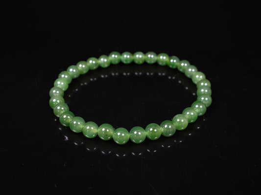  A icy vivid forest green Jadeite Beads Bracelet.