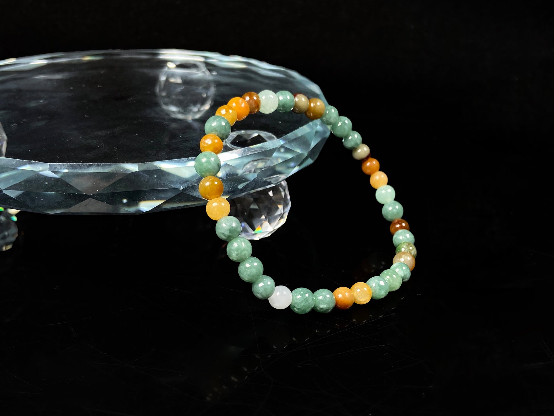 A dreamy green honey mix jadeite beads bracelet.