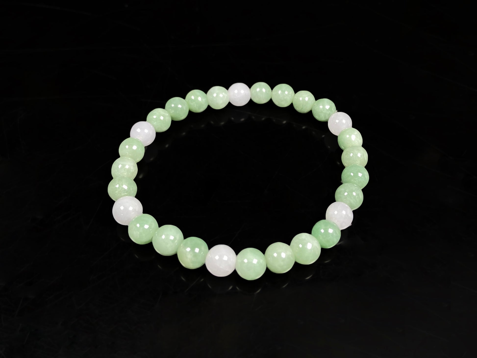 A verdant white peace jadeite beads bracelet.