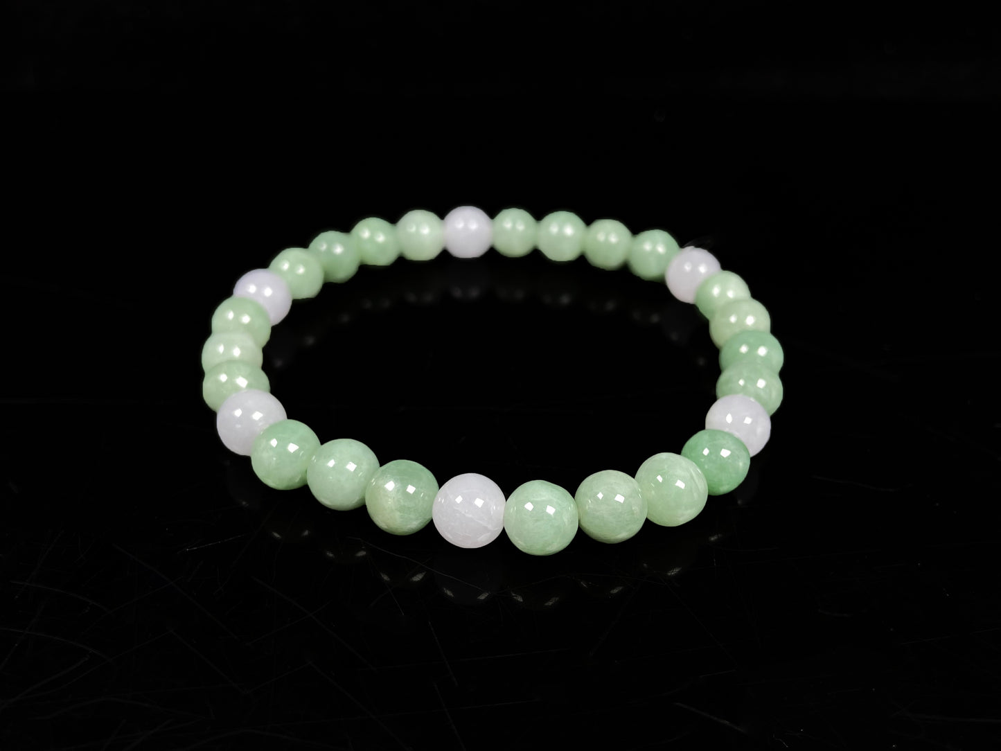 A verdant white peace jadeite beads bracelet.