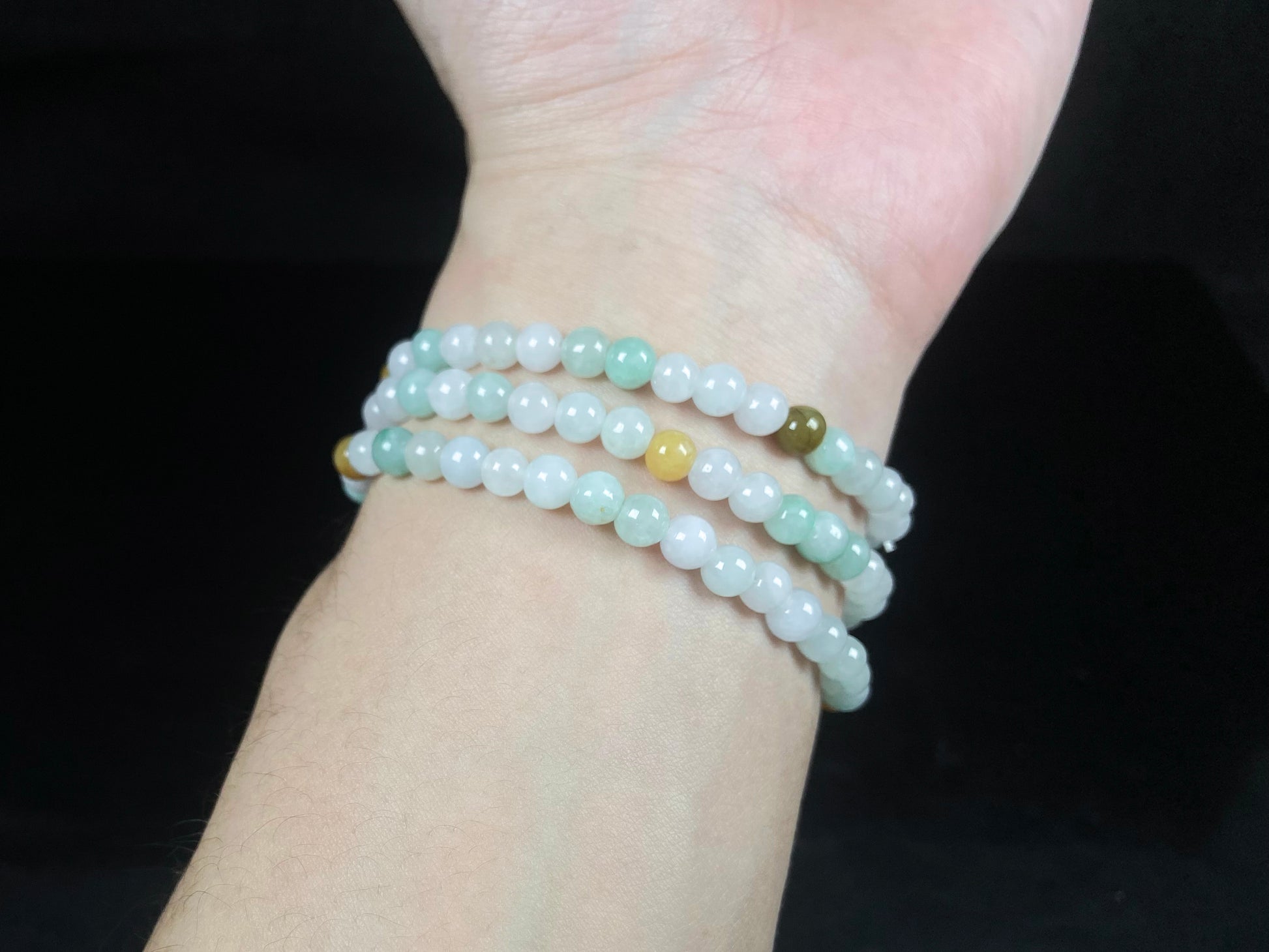 A gentle tri-color harmony jadeite beads bracelet & necklace.