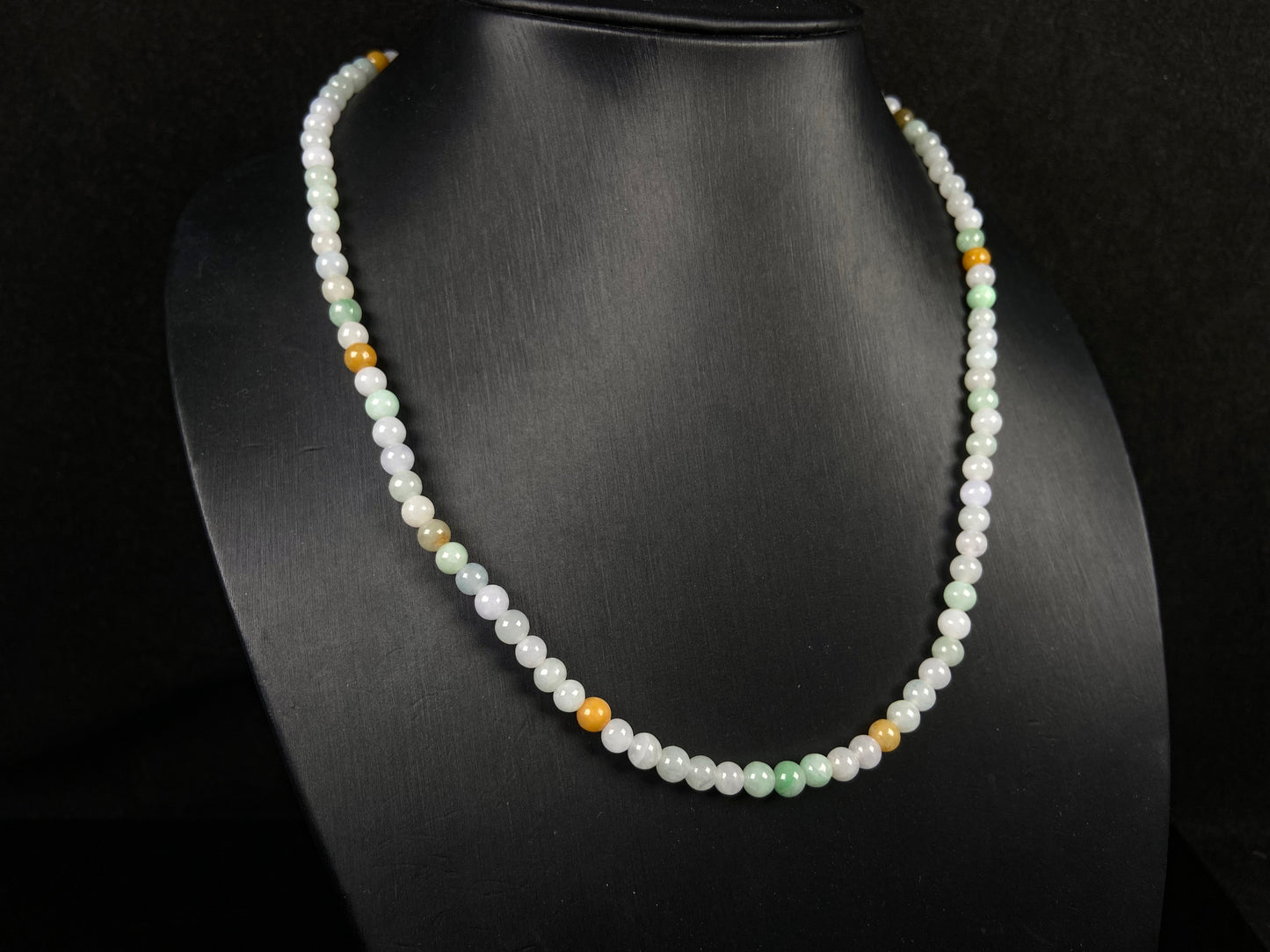 A gentle tri-color harmony jadeite beads bracelet & necklace.