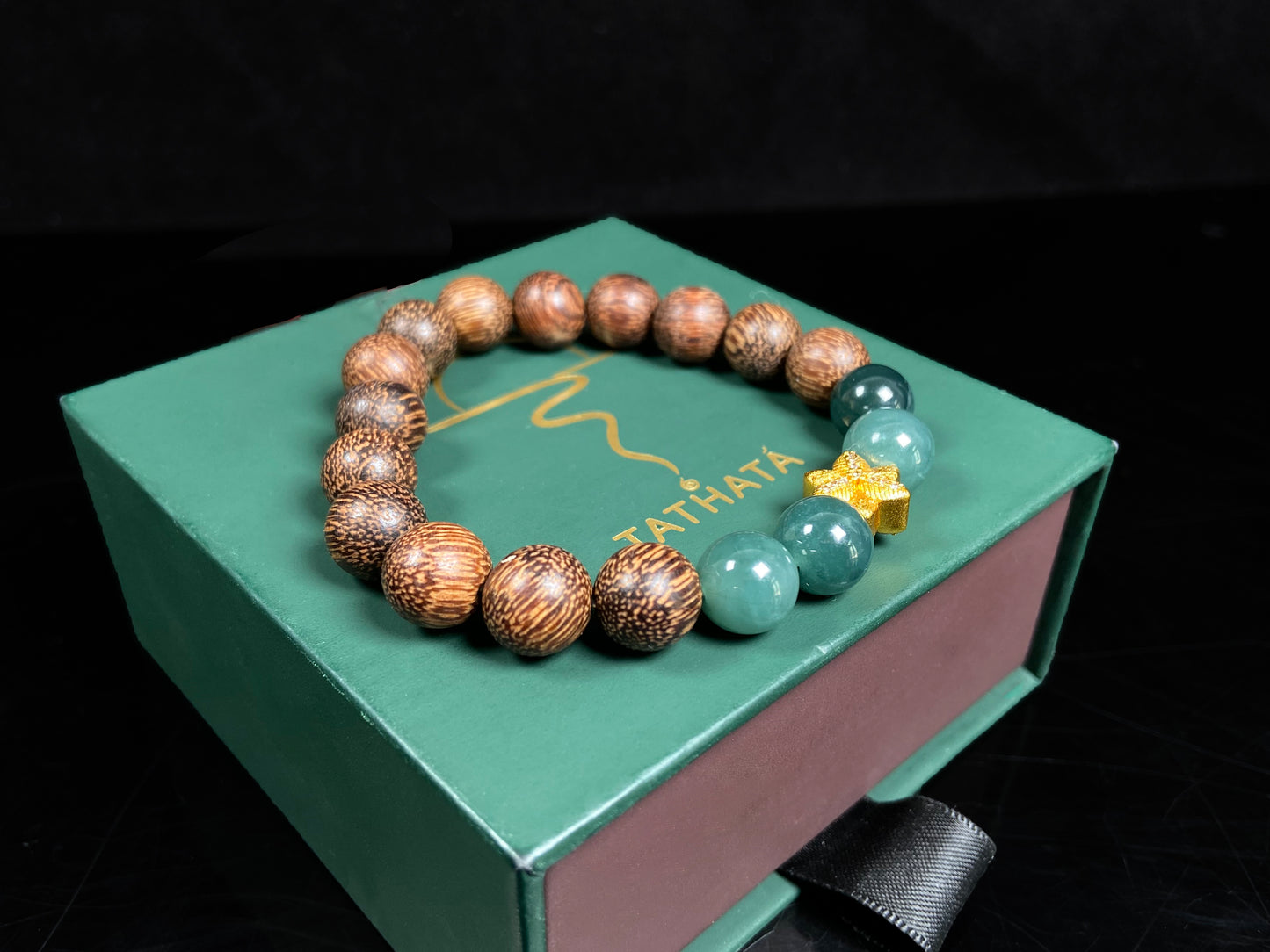 A golden star’s fortune blue bead jadeite brown agarwood bracelet.