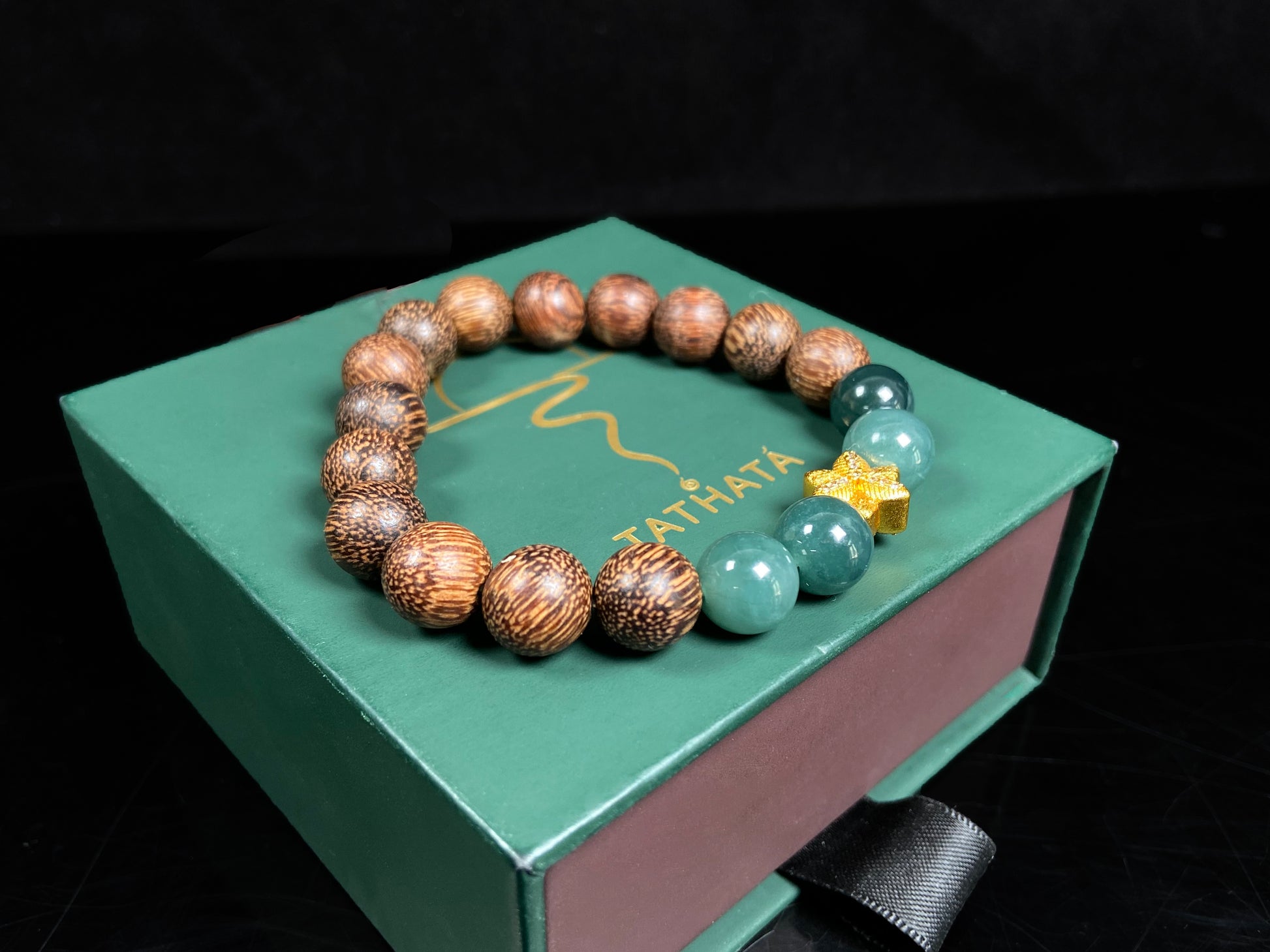 A golden star’s fortune blue bead jadeite brown agarwood bracelet.