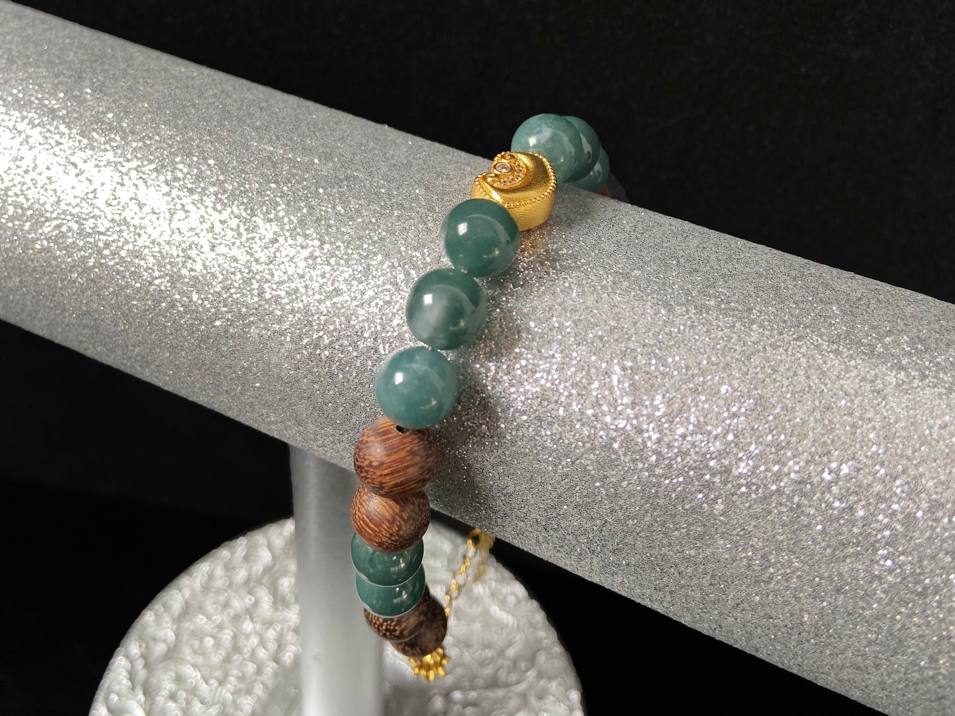 A auspicious golden Ruyi blue bead jadeite brown bead agarwood bracelet.