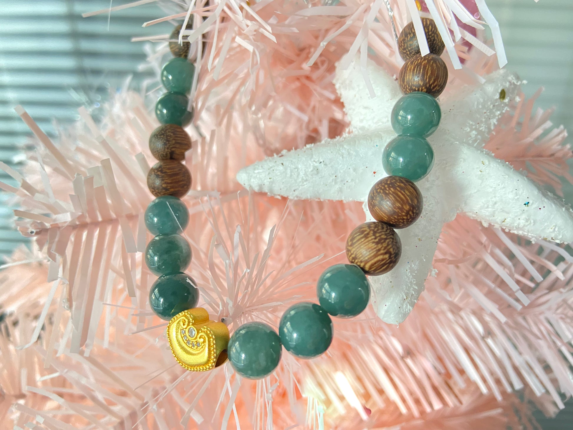 A auspicious golden Ruyi blue bead jadeite brown bead agarwood bracelet.