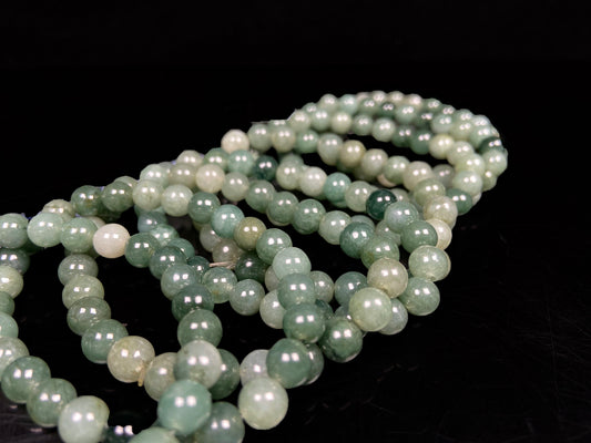 A soft green gradient jadeite beads bracelet group.