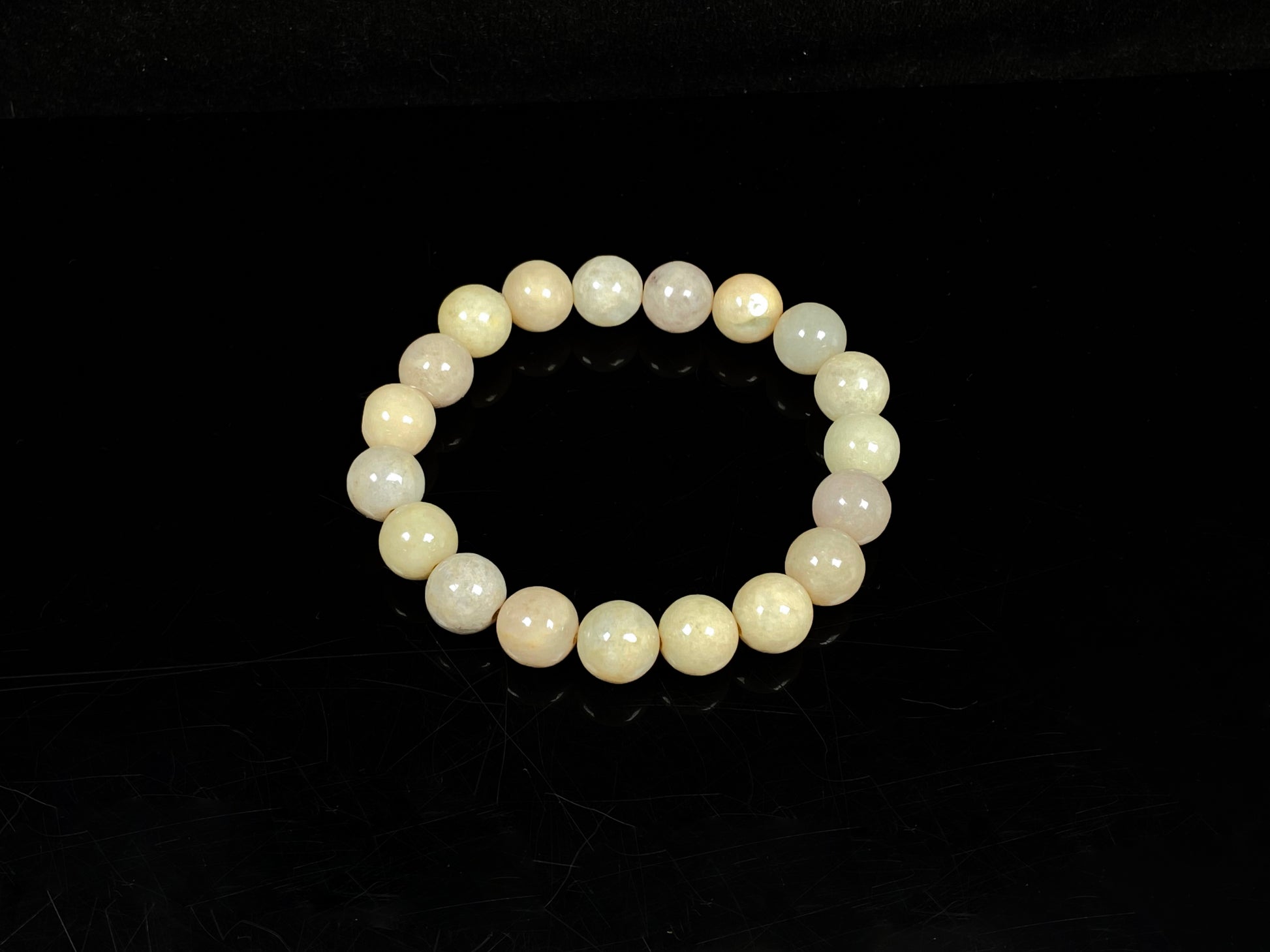 A warm beige serenity jadeite beads bracelet.