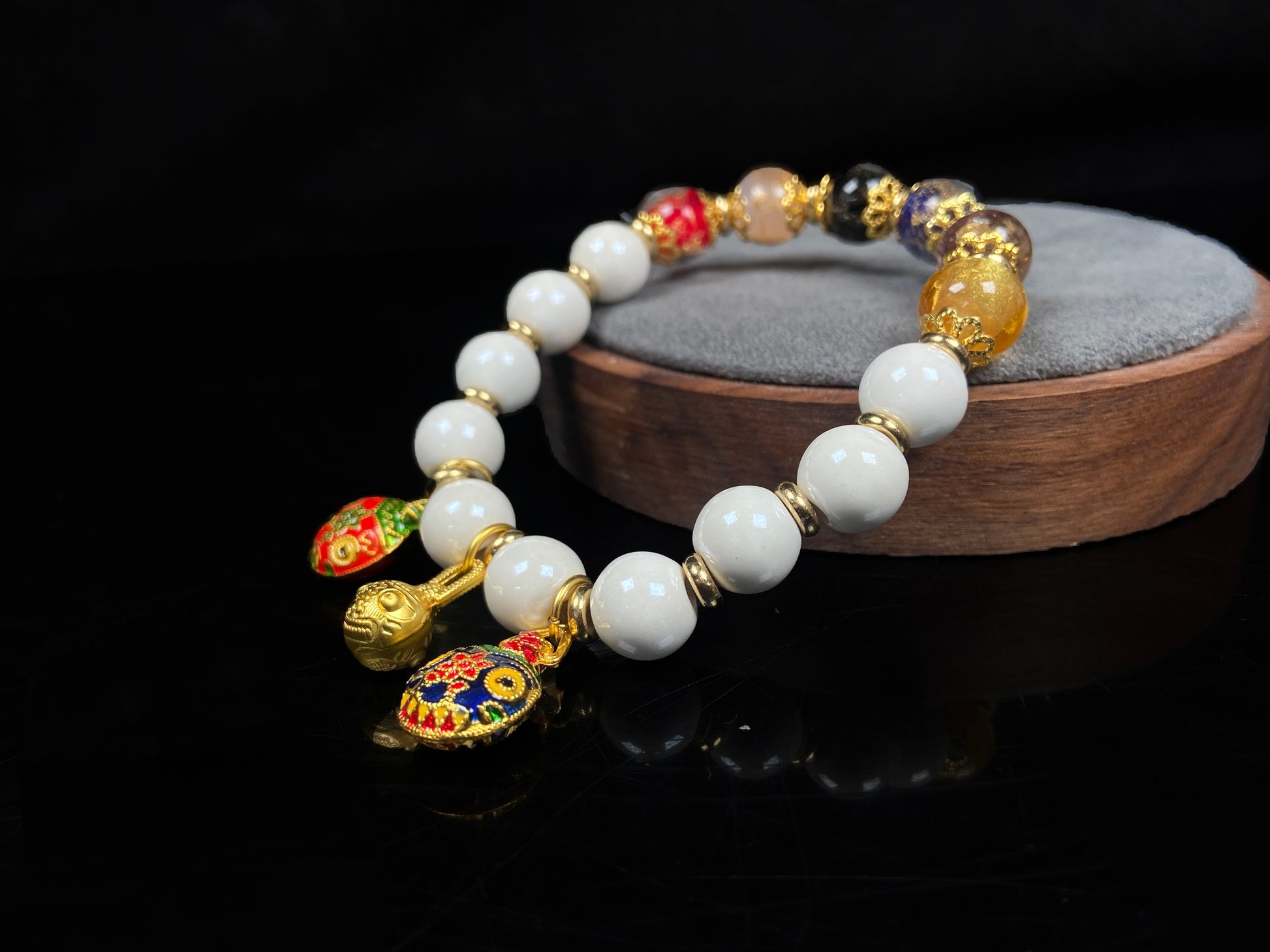 A oriental fortune incense ash white porcelain beaded bracelet.