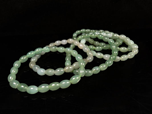 A green shadow luminance jadeite beads bracelet group.