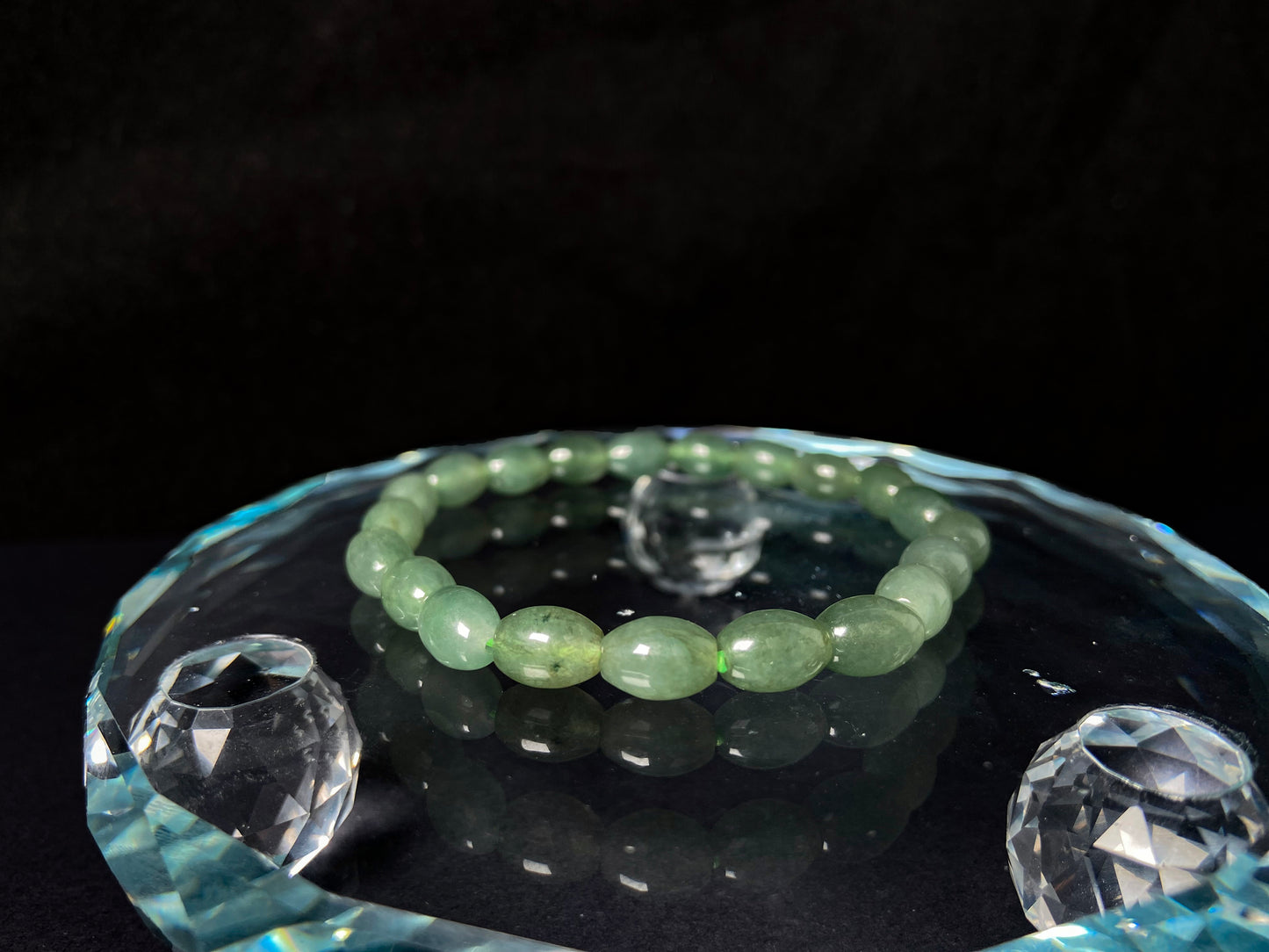 A green shadow luminance jadeite beads bracelet.