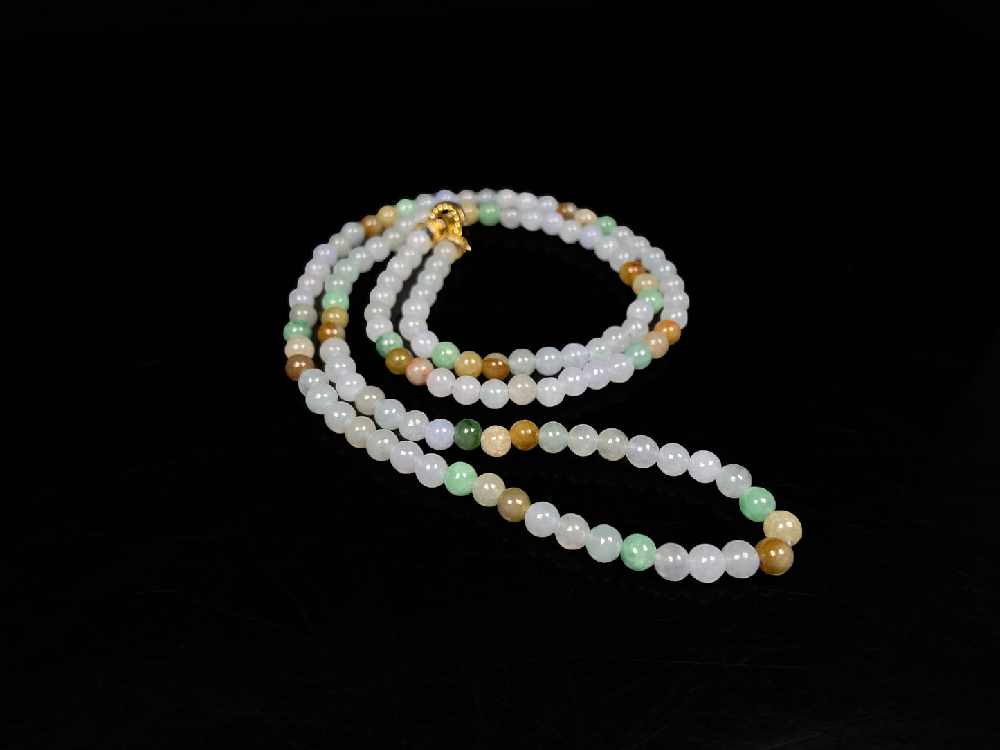A soft glossy tri-color jadeite beads necklace.