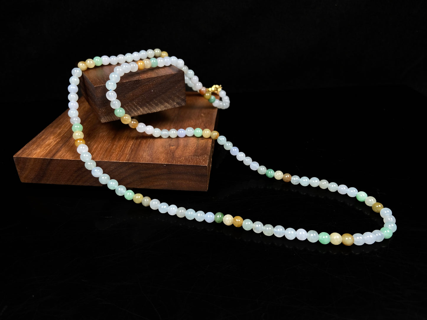 A soft glossy tri-color jadeite beads necklace.