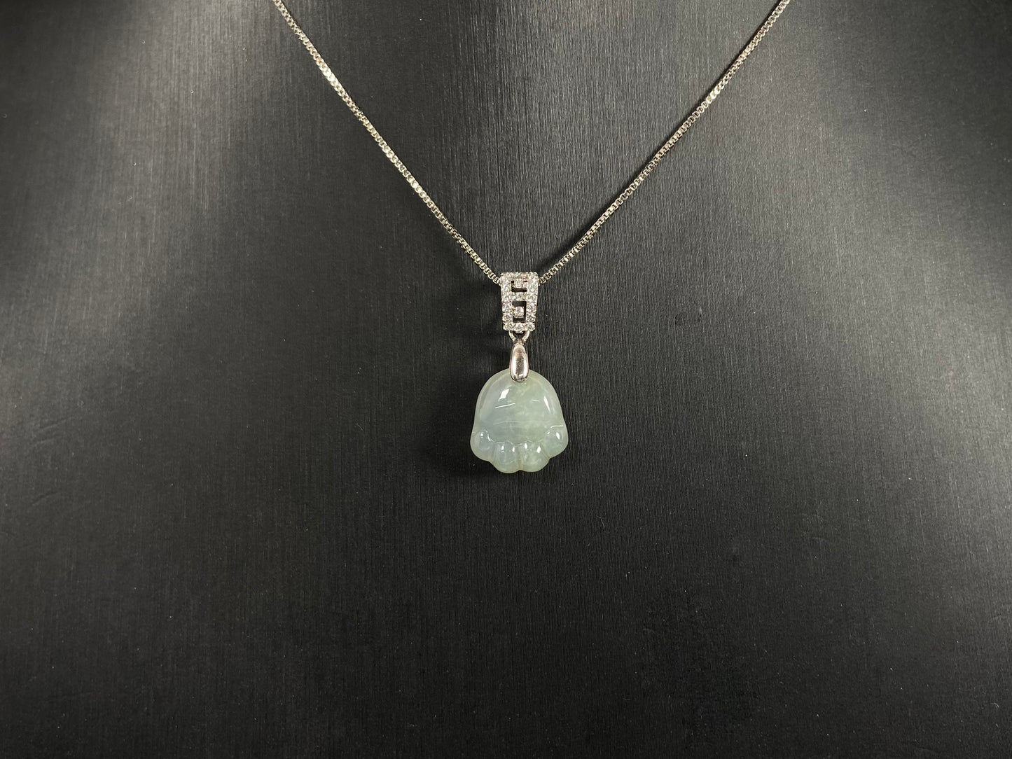 A light green jadeite cat paw pendant.