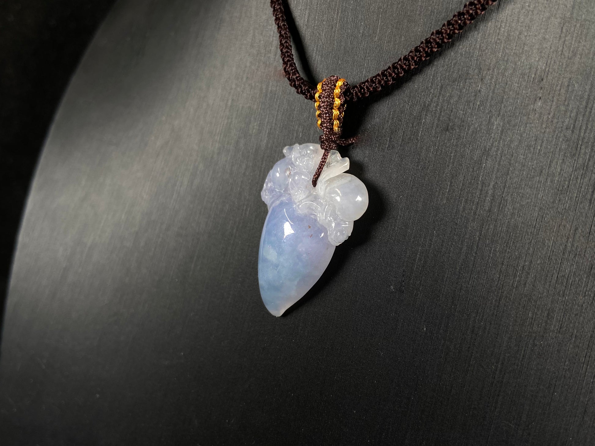 A delicate white and purple jadeite chili.