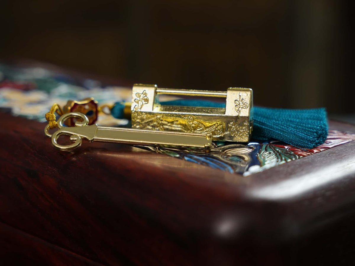 TATHATĀ Sandalwood Lacquer Hand-Painted Jewelry Box