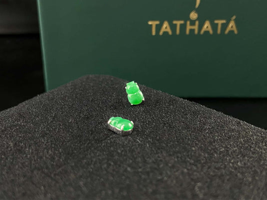 A lucky pair green gourd jadeite earring.