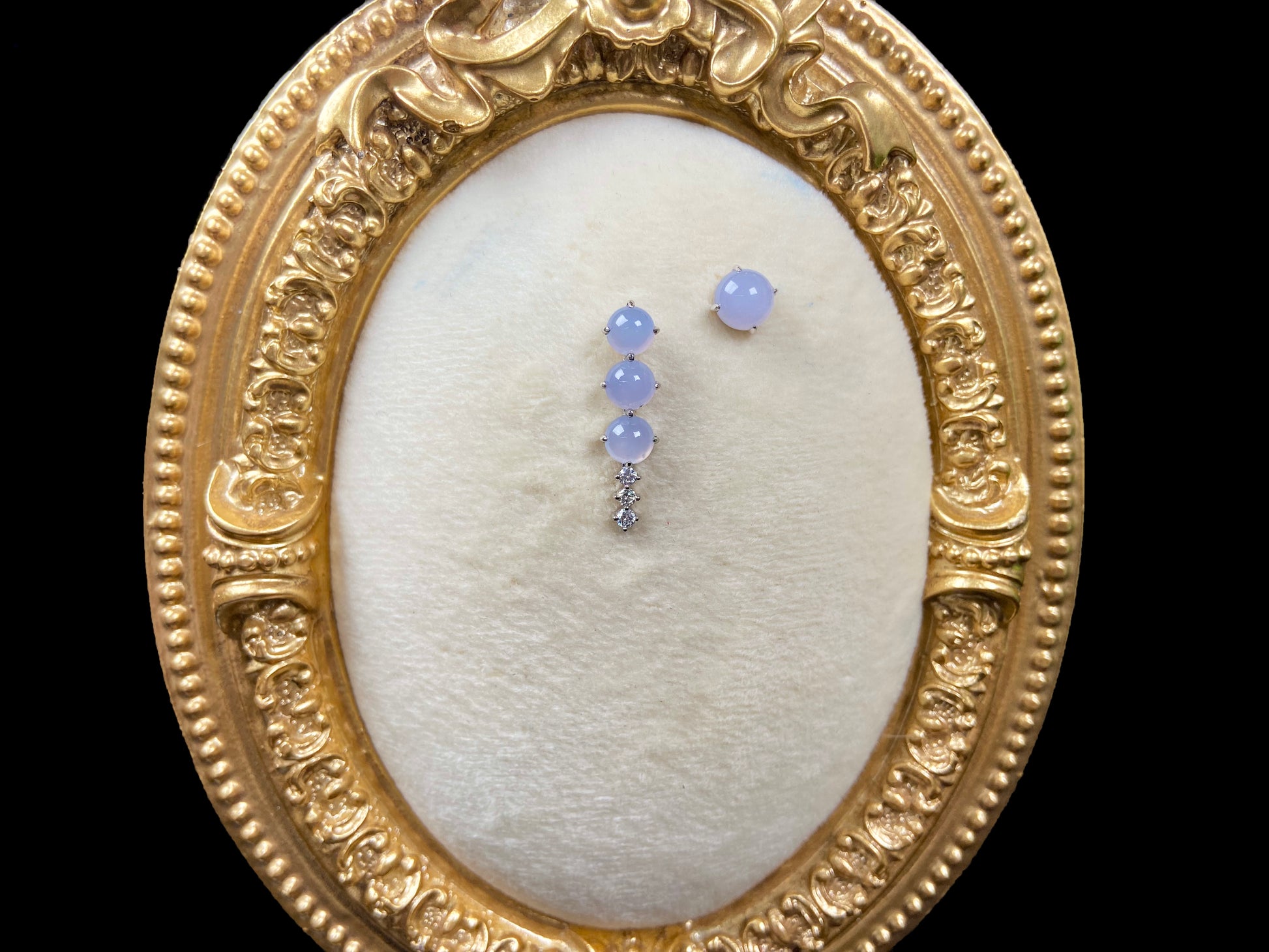 Asymmetric lavender dew jadeite earring.