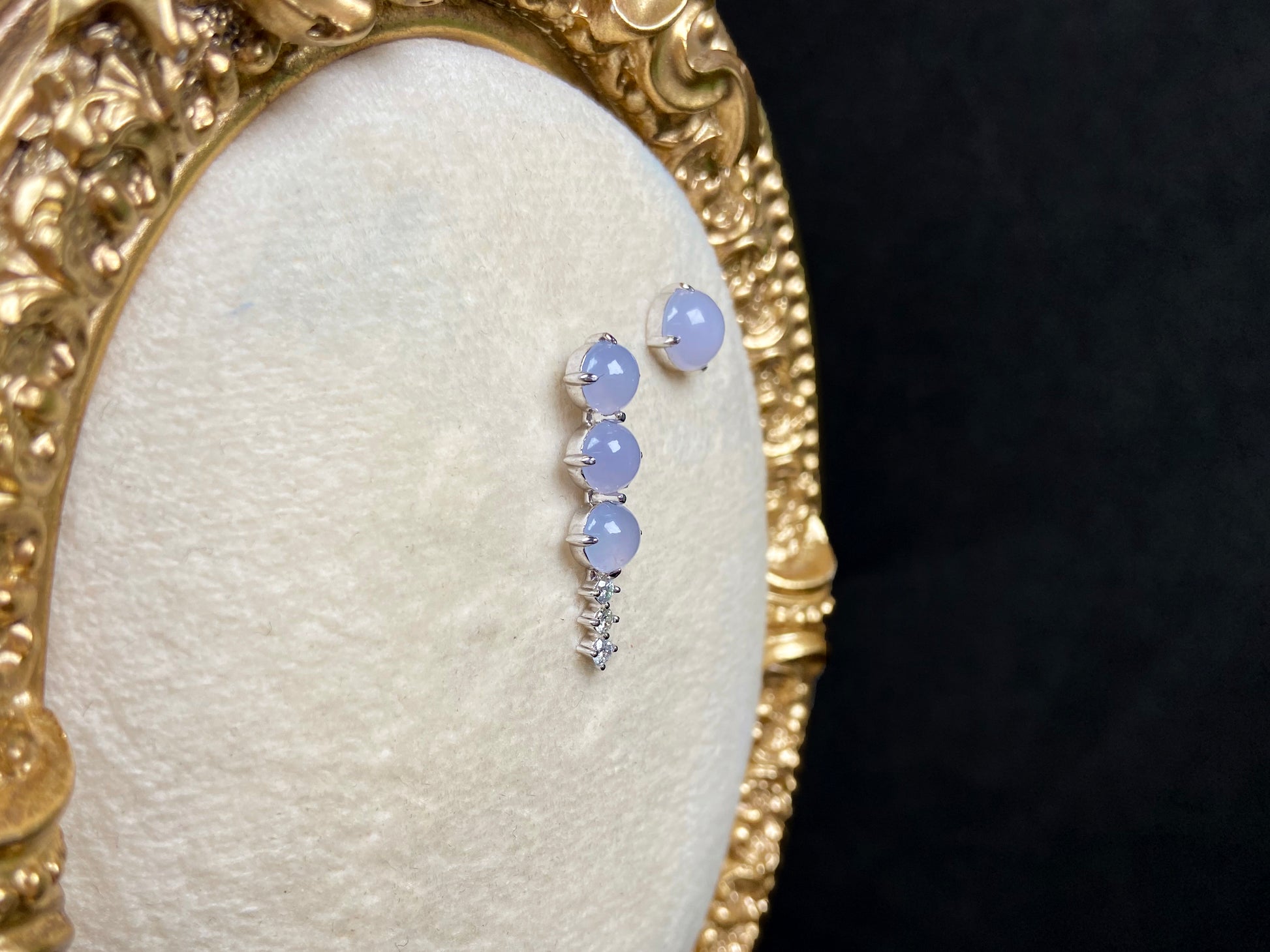 Asymmetric lavender dew jadeite earring.