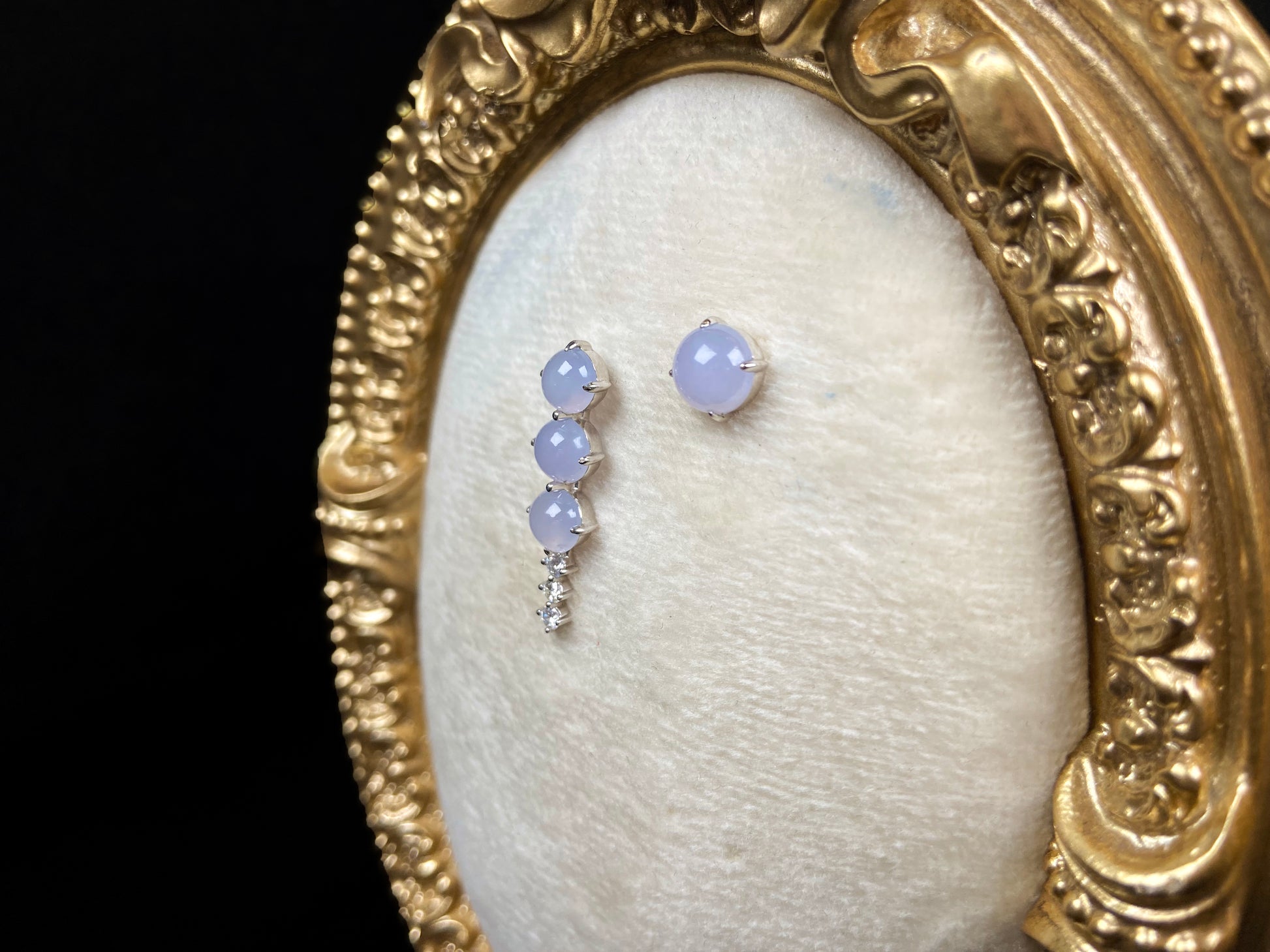 Asymmetric lavender dew jadeite earring.