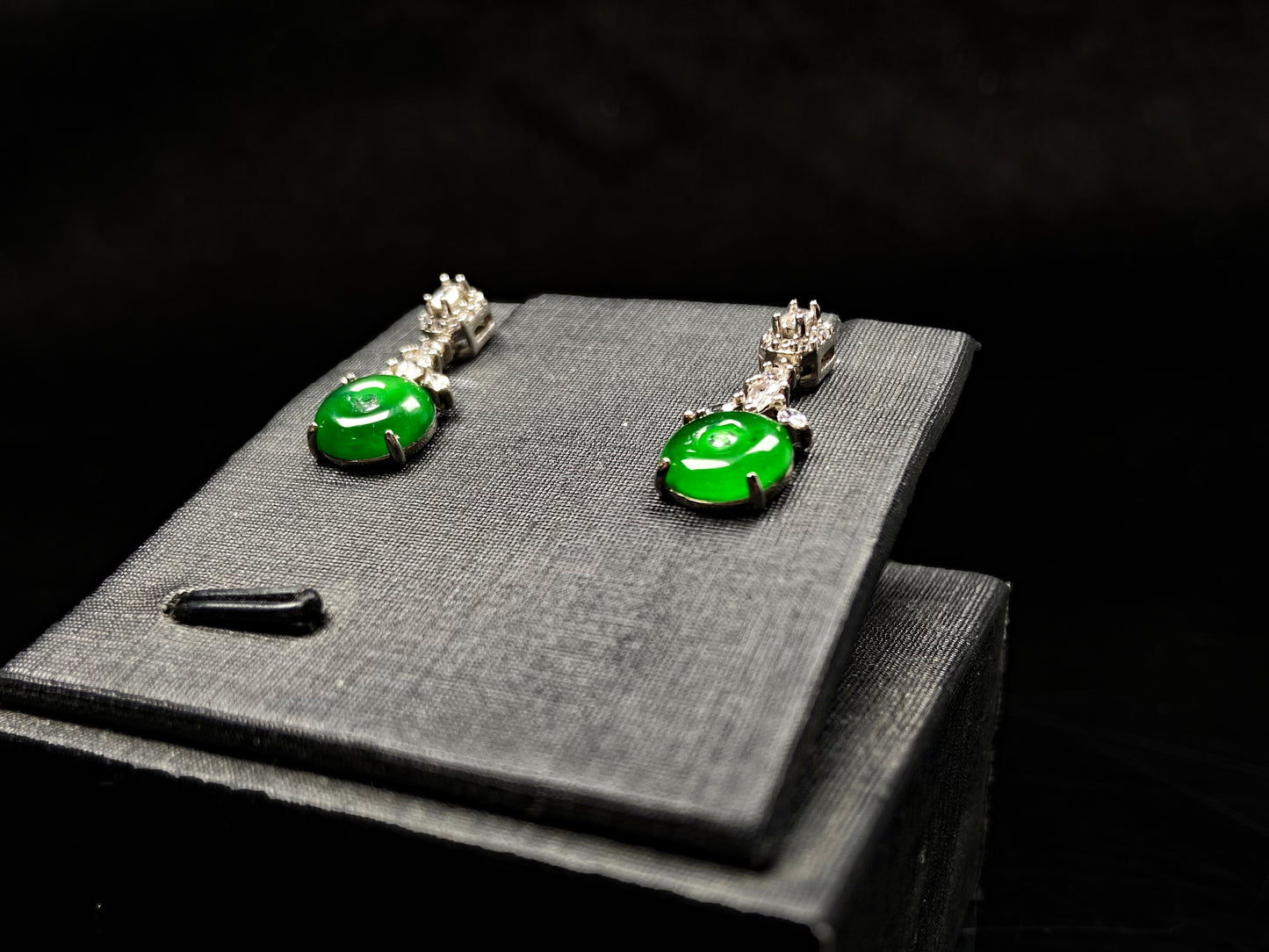 Lucky green buckle jadeite earrings.