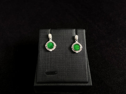 These earrings feature transparent green jade discs elegantly framed in 925 silver.