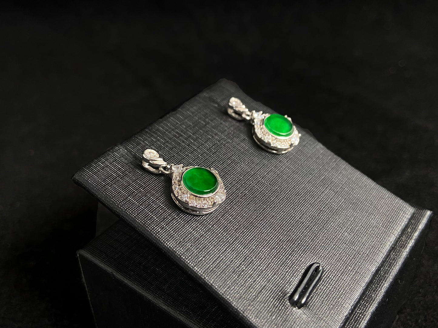 These earrings feature transparent green jade discs elegantly framed in 925 silver.