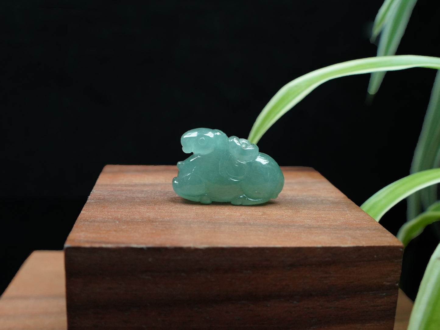 A auspicious green year of the horse loose jadeite.