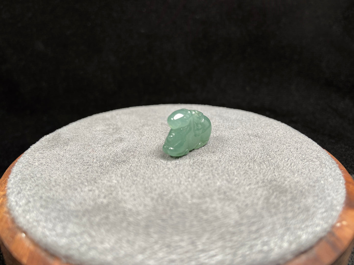 A auspicious green year of the horse loose jadeite.