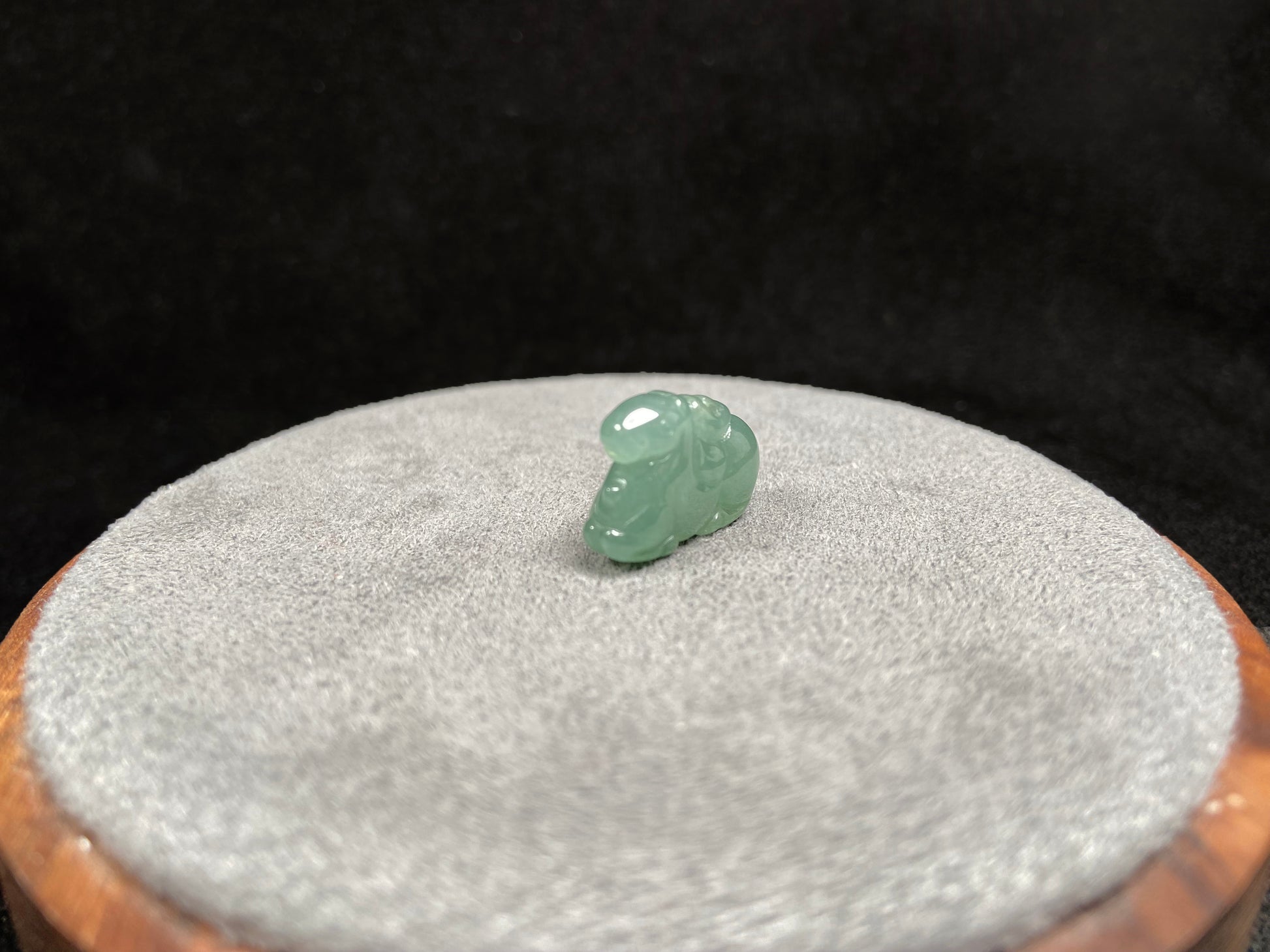 A auspicious green year of the horse loose jadeite.