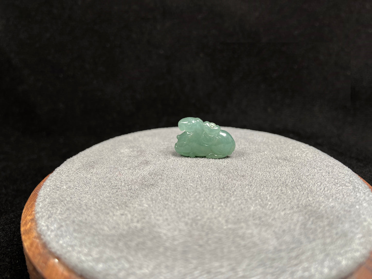 A auspicious green year of the horse loose jadeite.